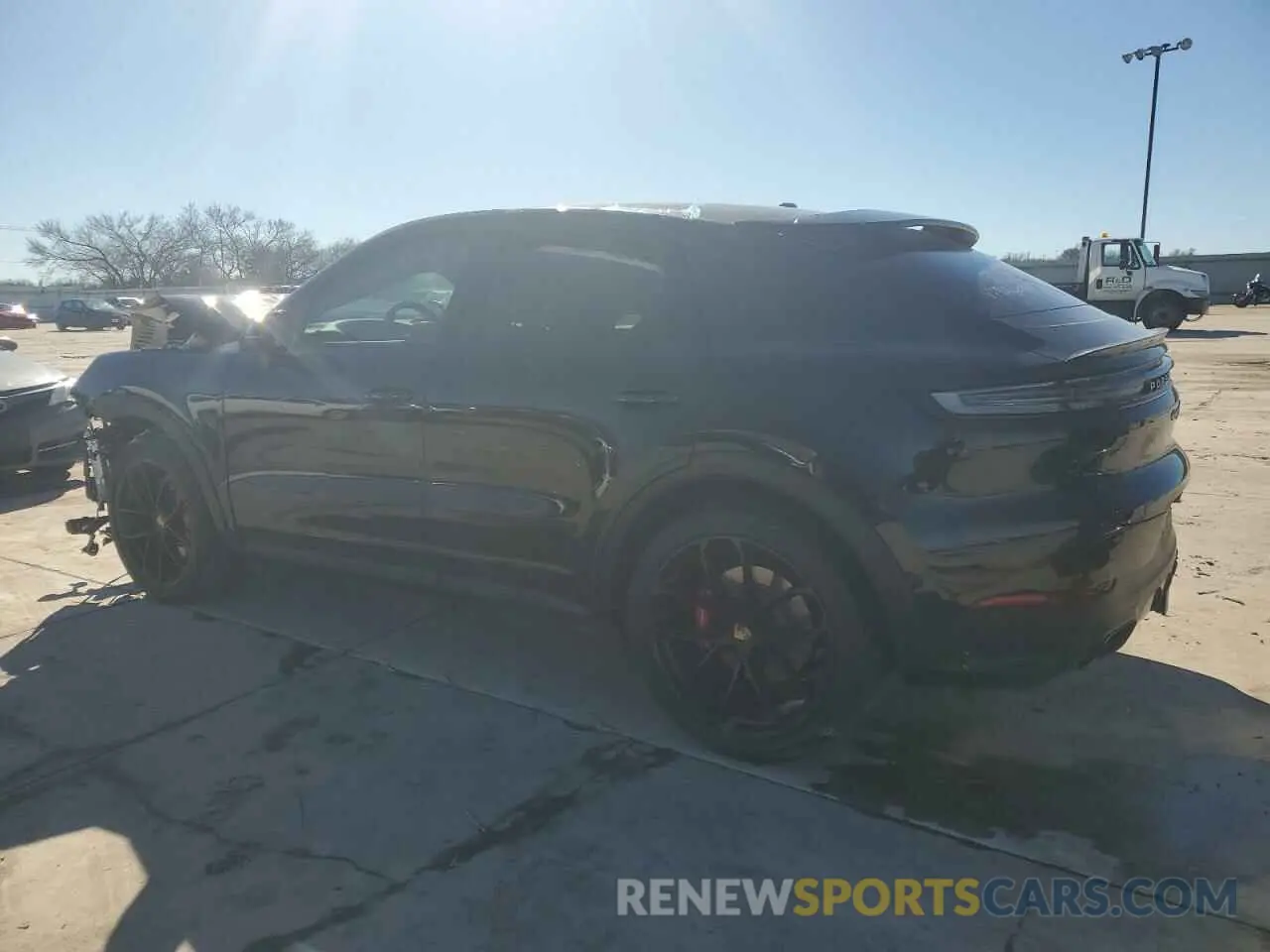 2 fotografías del automóvil dañado WP1BL2AY2RDA60107 PORSCHE CAYENNE 2024