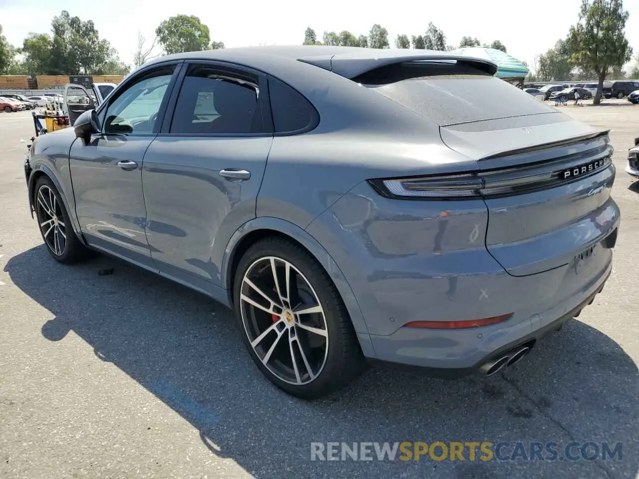 2 fotografías del automóvil dañado WP1BL2AY8RDA60242 PORSCHE CAYENNE 2024
