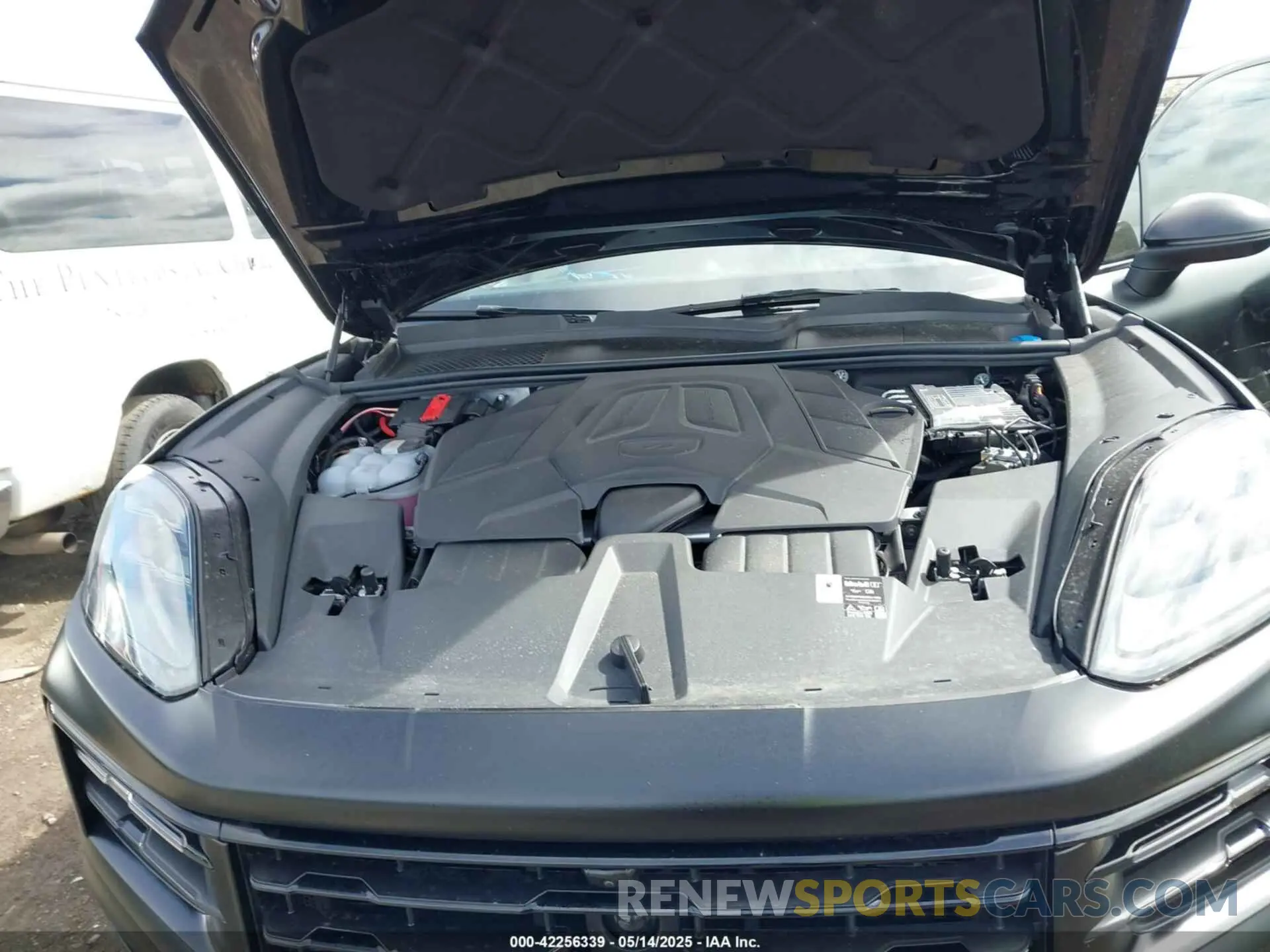 10 fotografías del automóvil dañado WP1AA2AY1SDA00472 PORSCHE CAYENNE 2025