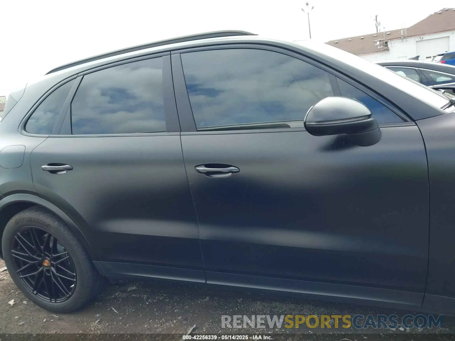 13 fotografías del automóvil dañado WP1AA2AY1SDA00472 PORSCHE CAYENNE 2025