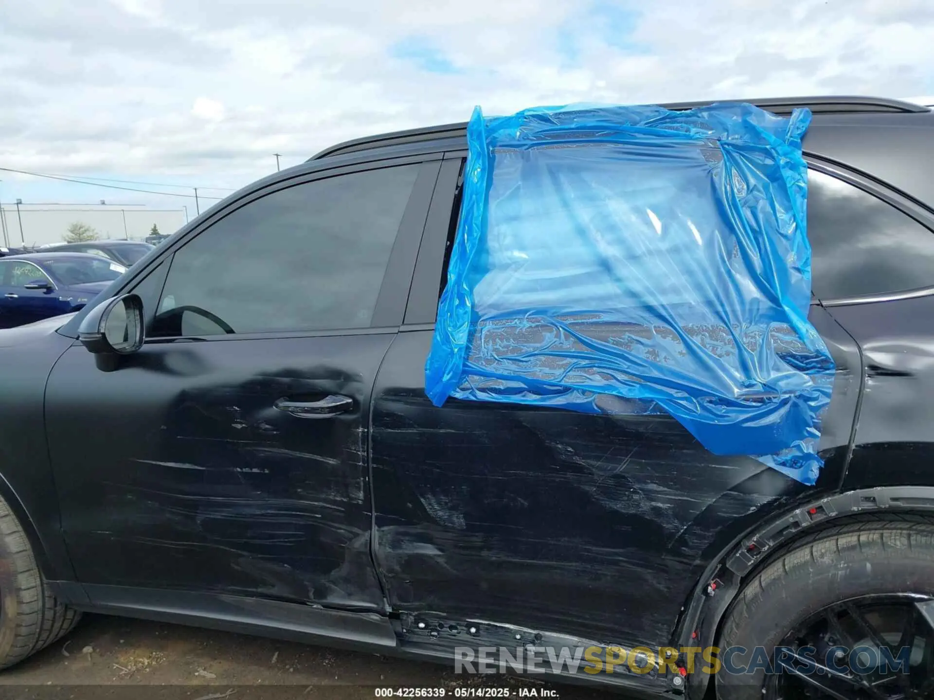 14 fotografías del automóvil dañado WP1AA2AY1SDA00472 PORSCHE CAYENNE 2025