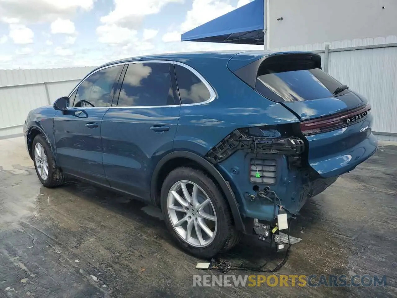 2 fotografías del automóvil dañado WP1AA2AY7SDA03960 PORSCHE CAYENNE 2025