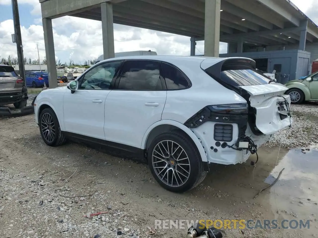 2 fotografías del automóvil dañado WP1AA2AY0PDA01300 PORSCHE CAYENNE BA 2023