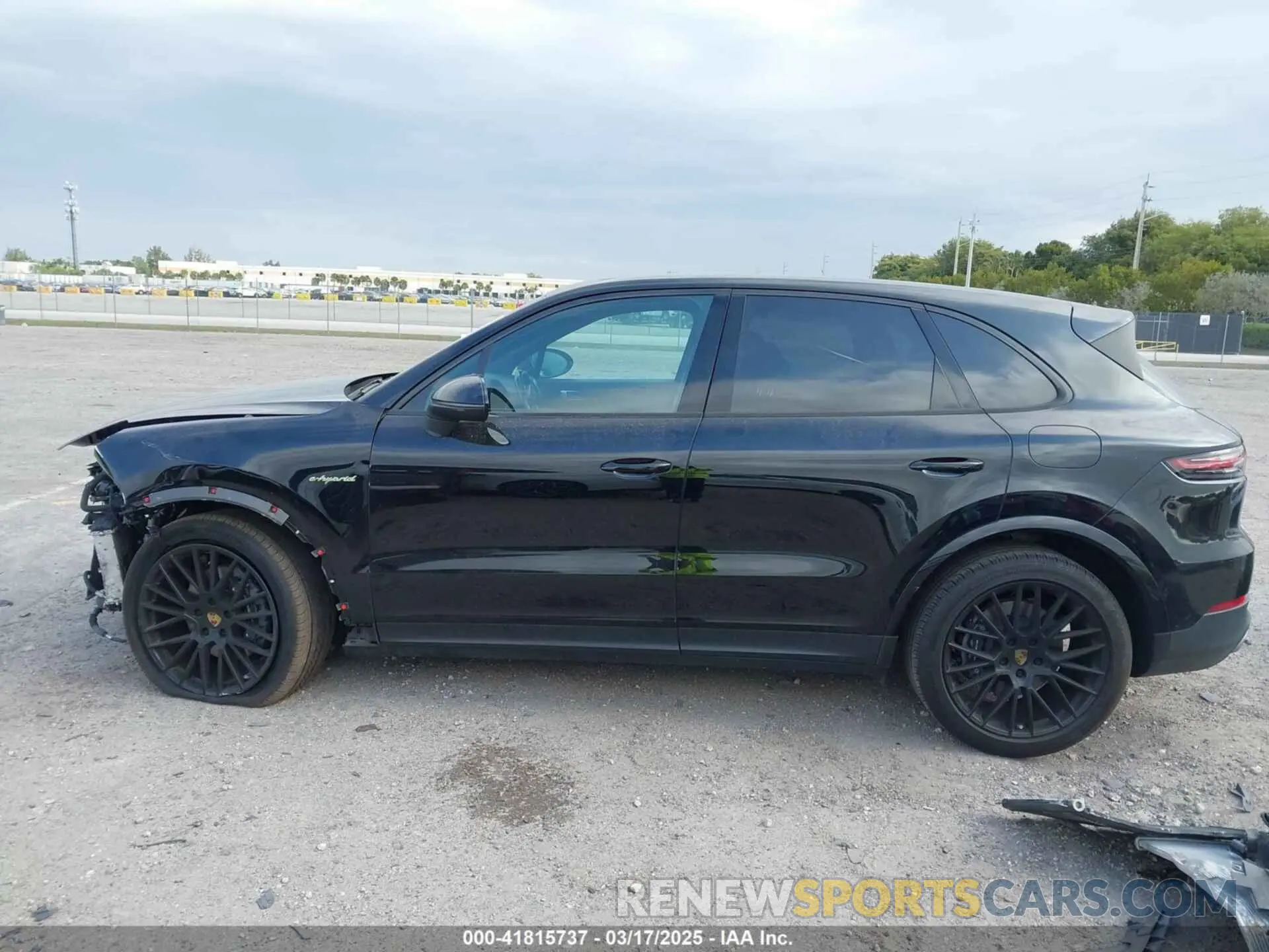 15 fotografías del automóvil dañado WP1AE2AYXMDA24566 PORSCHE CAYENNE E-HYBRID 2021