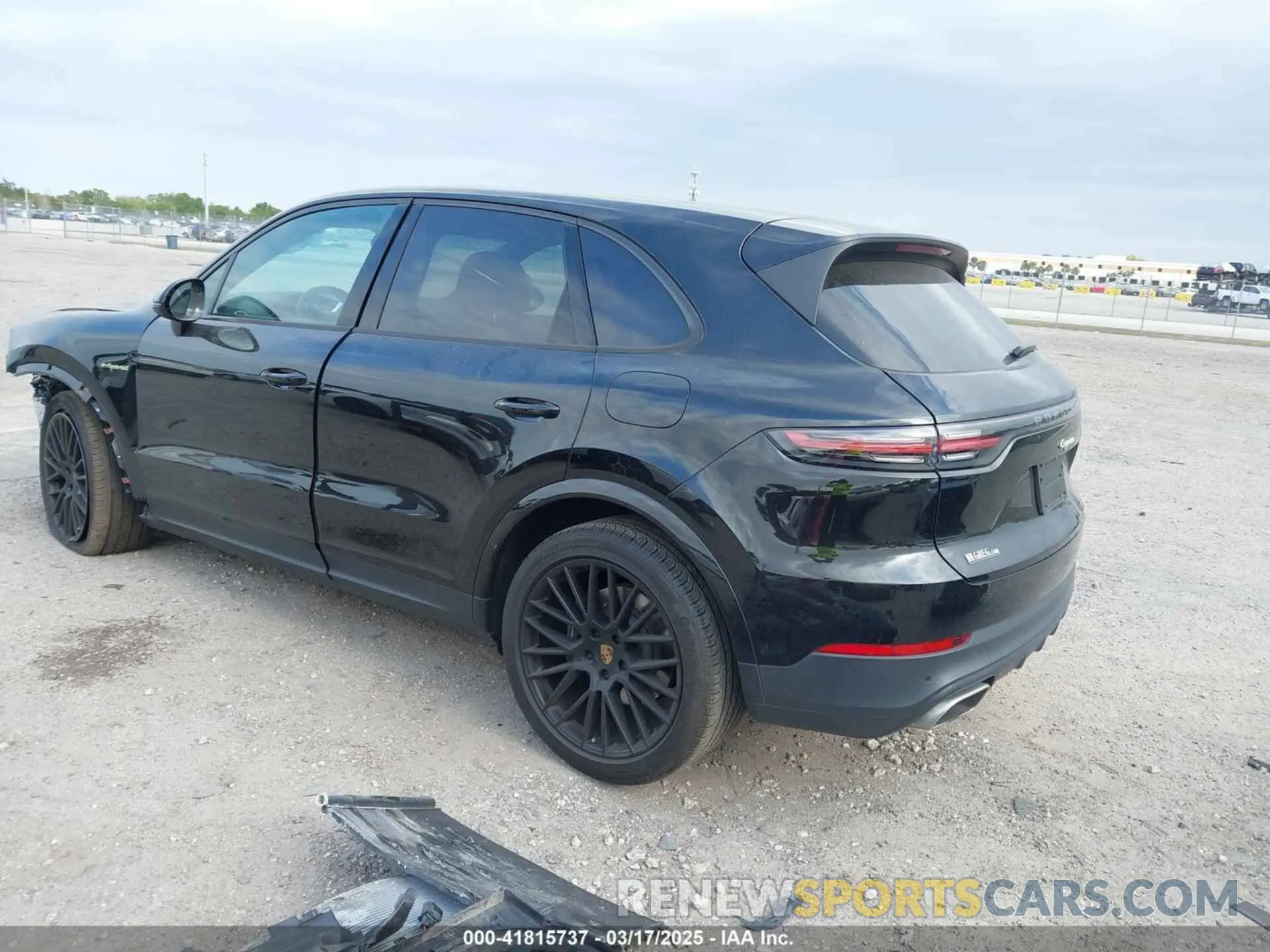 3 fotografías del automóvil dañado WP1AE2AYXMDA24566 PORSCHE CAYENNE E-HYBRID 2021