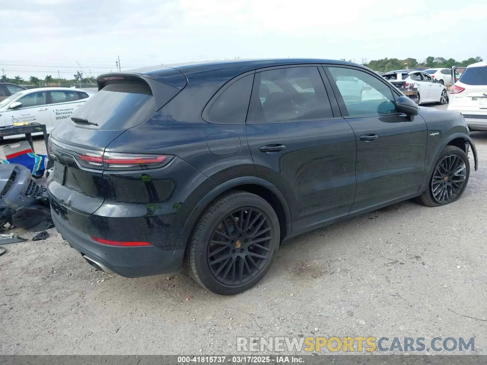 4 fotografías del automóvil dañado WP1AE2AYXMDA24566 PORSCHE CAYENNE E-HYBRID 2021