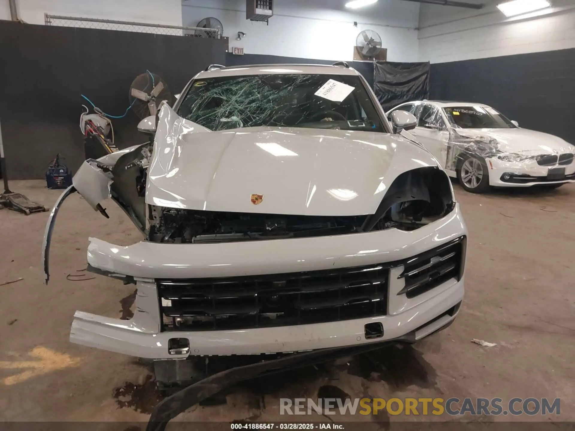 13 fotografías del automóvil dañado WP1AE2AY2SDA16359 PORSCHE CAYENNE E-HYBRID 2025