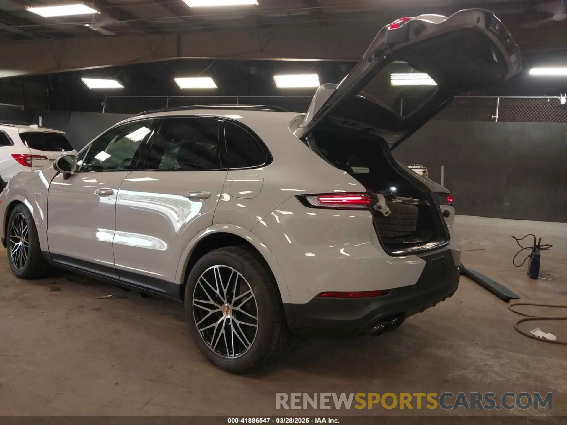 3 fotografías del automóvil dañado WP1AE2AY2SDA16359 PORSCHE CAYENNE E-HYBRID 2025