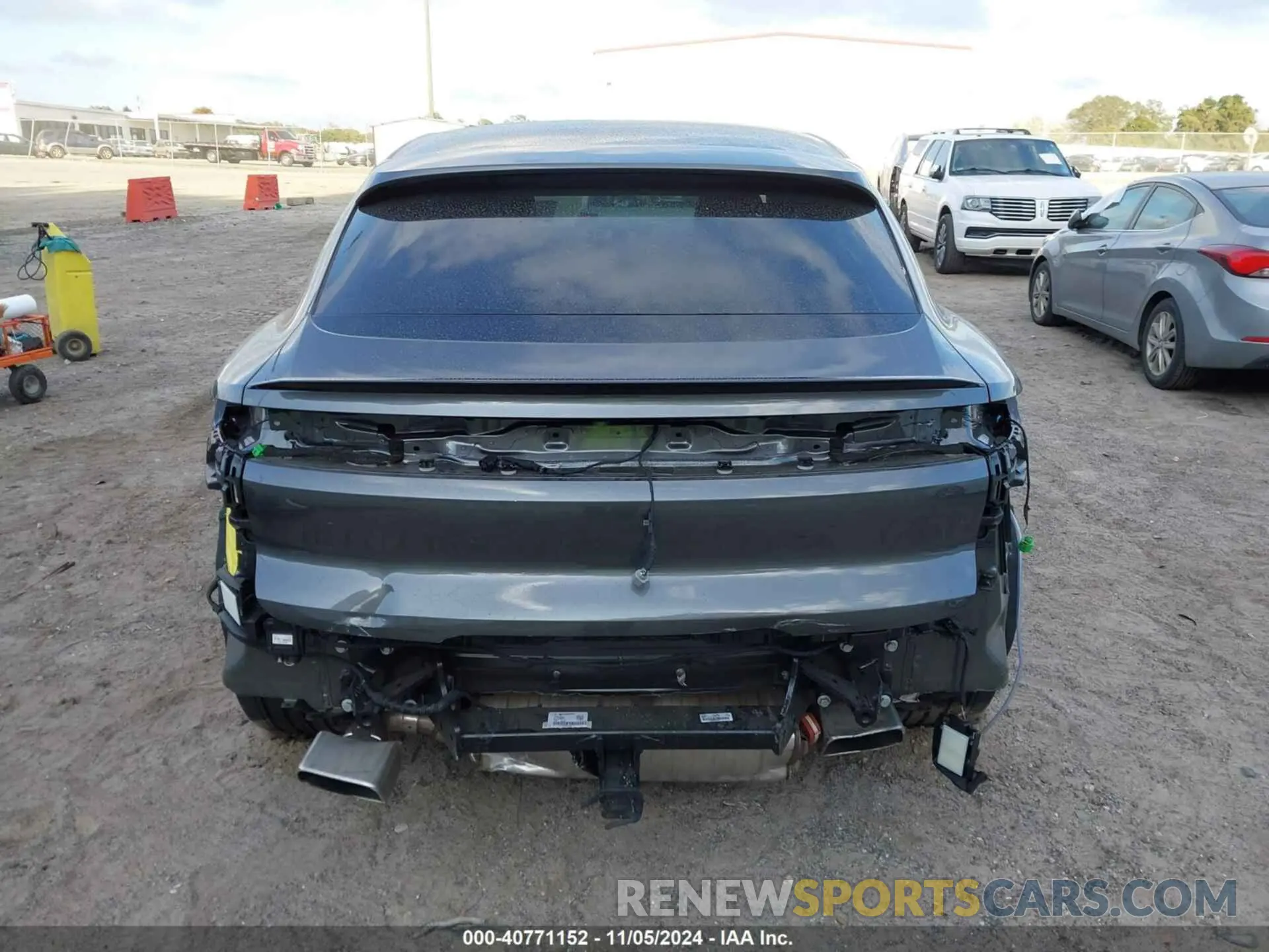 17 fotografías del automóvil dañado WP1BE2AY5RDA59219 PORSCHE CAYENNE E-HYBRID COUPE 2024