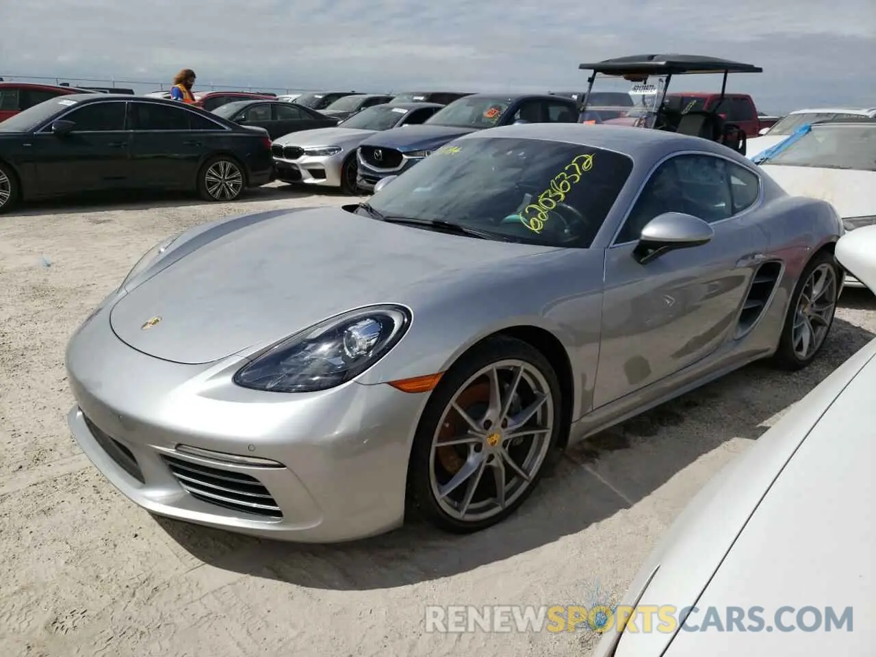 2 fotografías del automóvil dañado WP0AA2A86KS260136 PORSCHE CAYMAN 2019