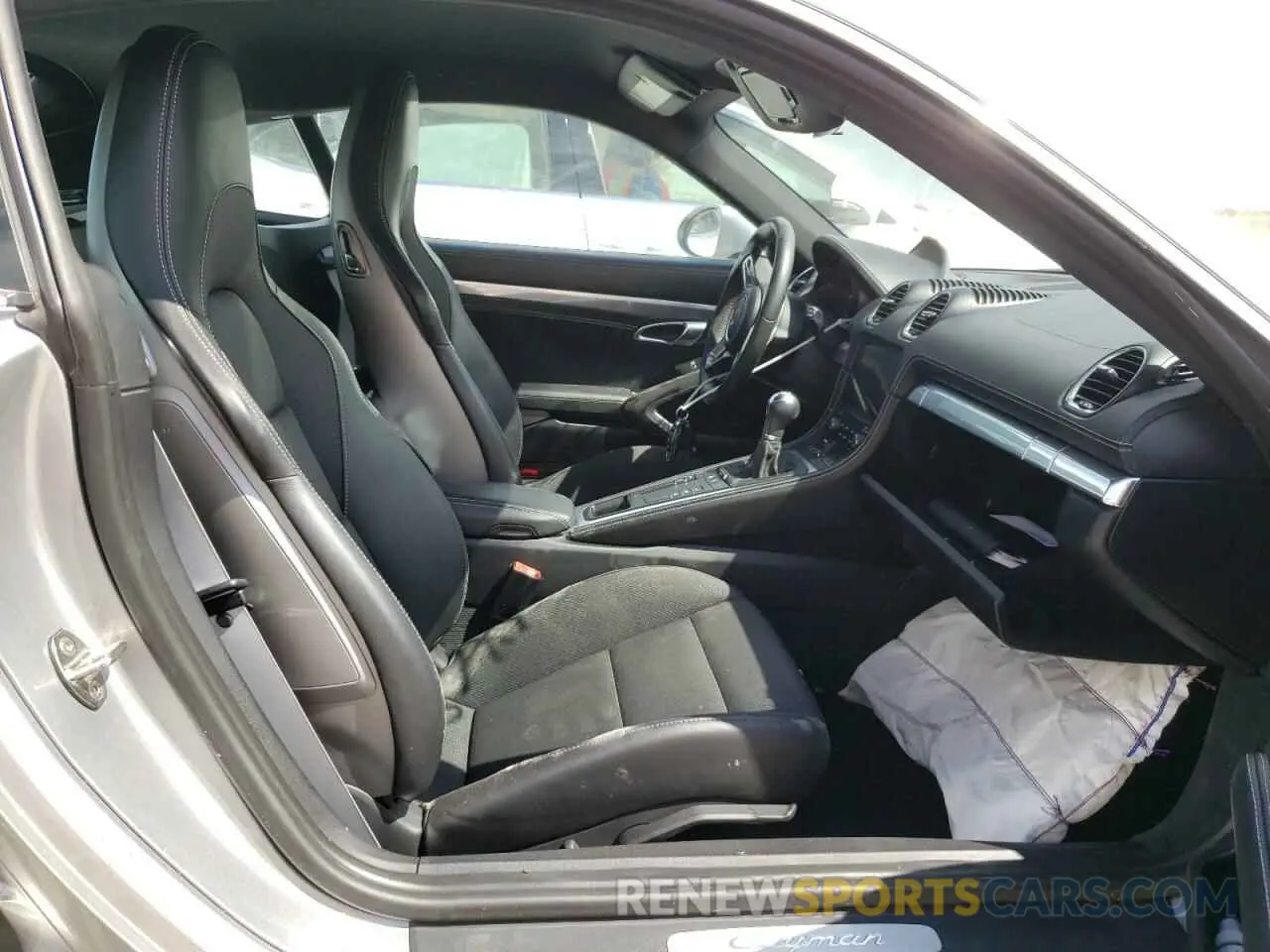 5 fotografías del automóvil dañado WP0AA2A86KS260136 PORSCHE CAYMAN 2019