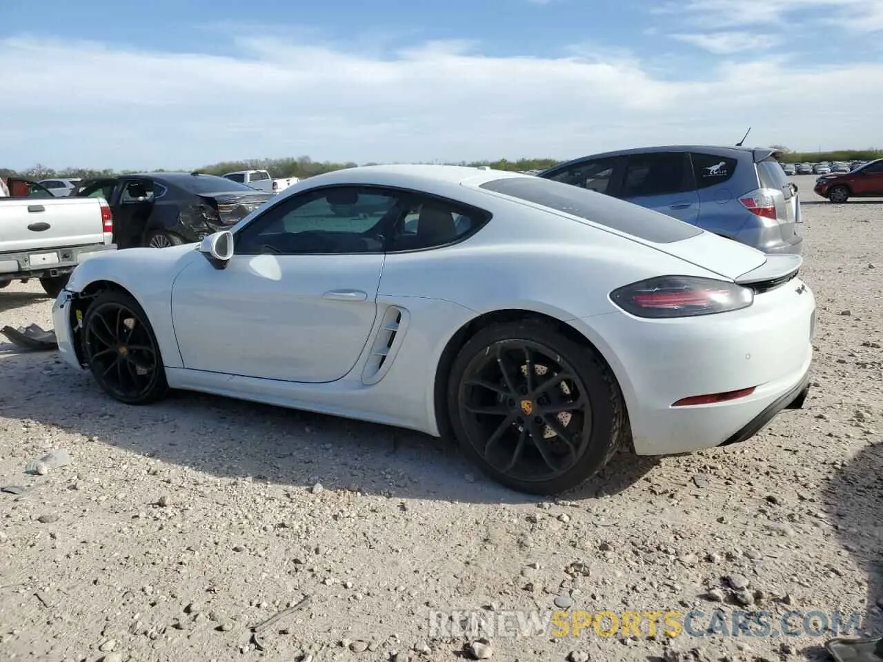 2 fotografías del automóvil dañado WP0AA2A82RK256014 PORSCHE CAYMAN 2024