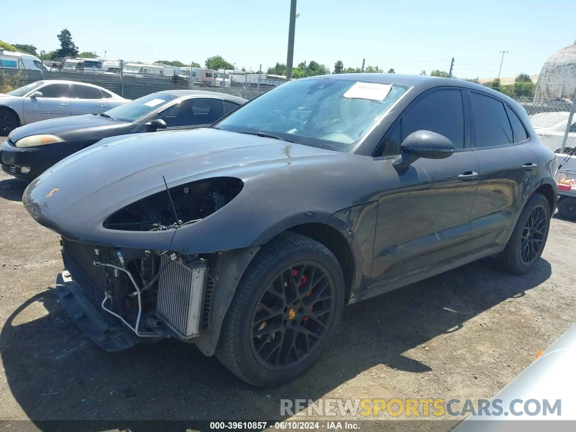 2 fotografías del automóvil dañado WP1AG2A5XJLB63789 PORSCHE MACAN 2018
