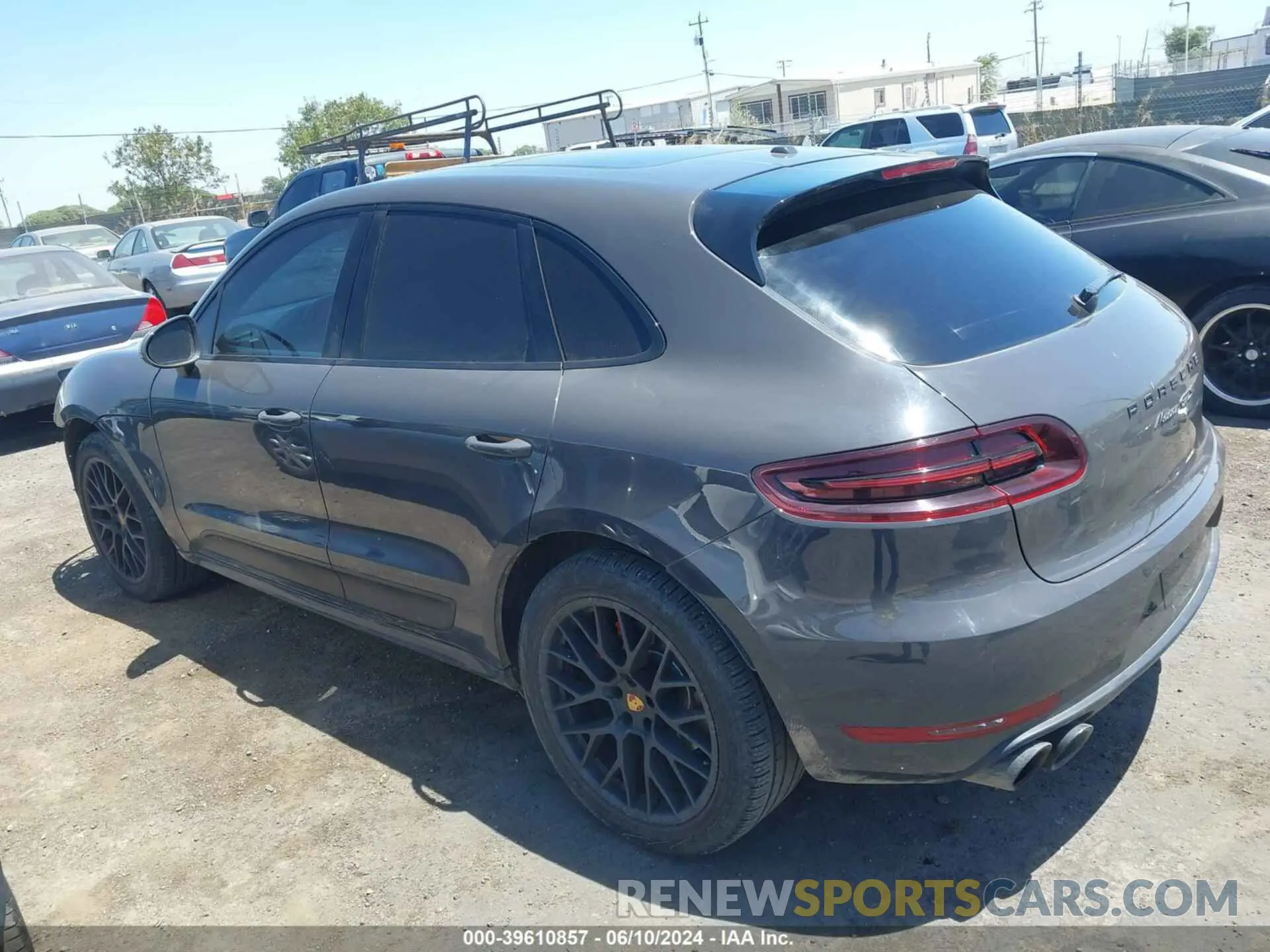 3 fotografías del automóvil dañado WP1AG2A5XJLB63789 PORSCHE MACAN 2018