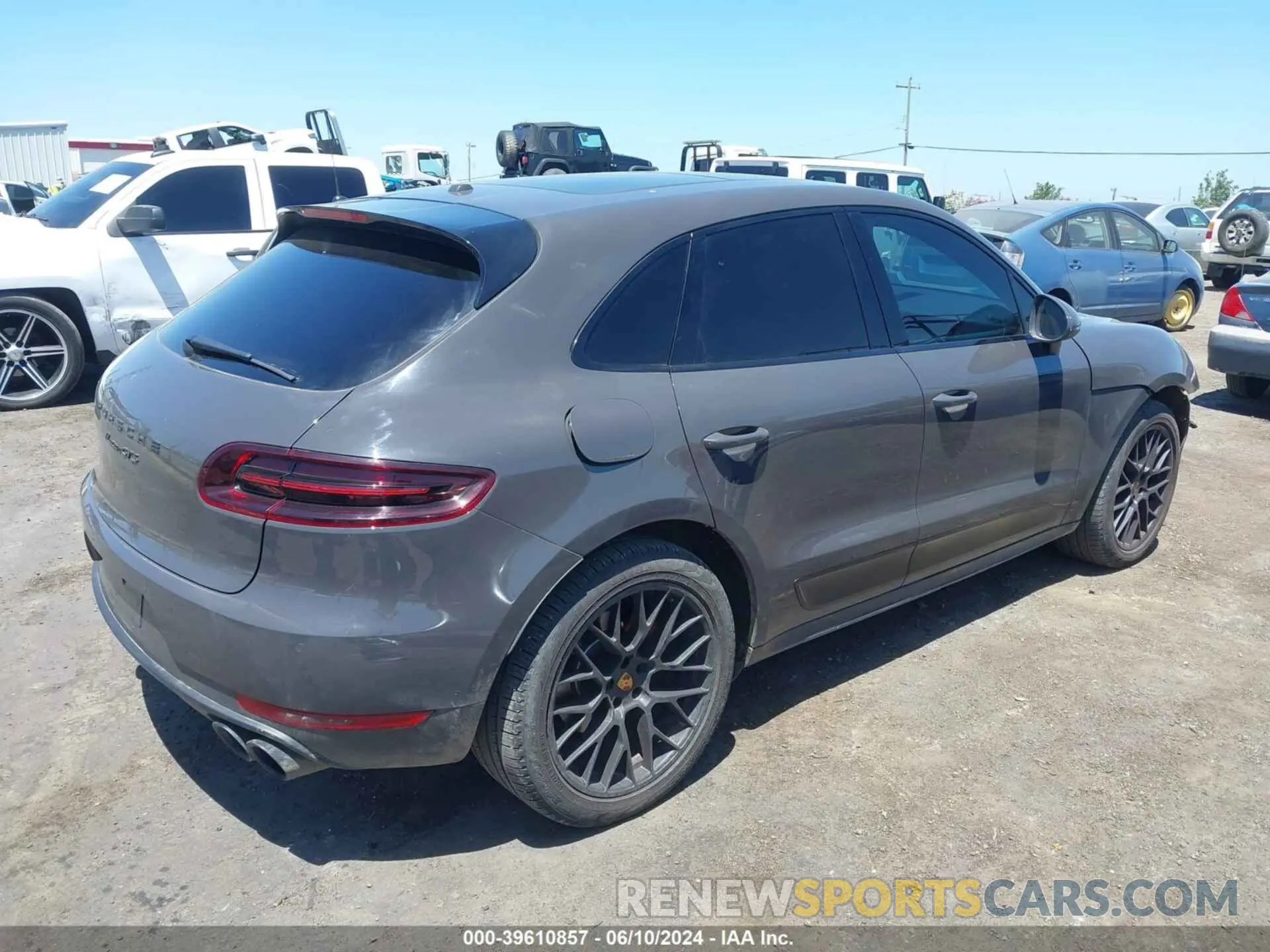 4 fotografías del automóvil dañado WP1AG2A5XJLB63789 PORSCHE MACAN 2018