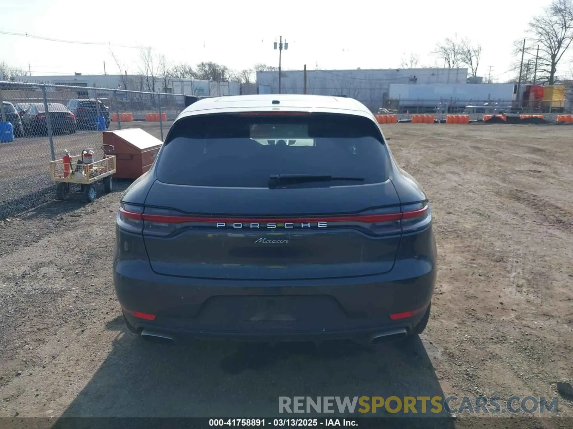 16 fotografías del automóvil dañado WP1AA2A56KLB08064 PORSCHE MACAN 2019
