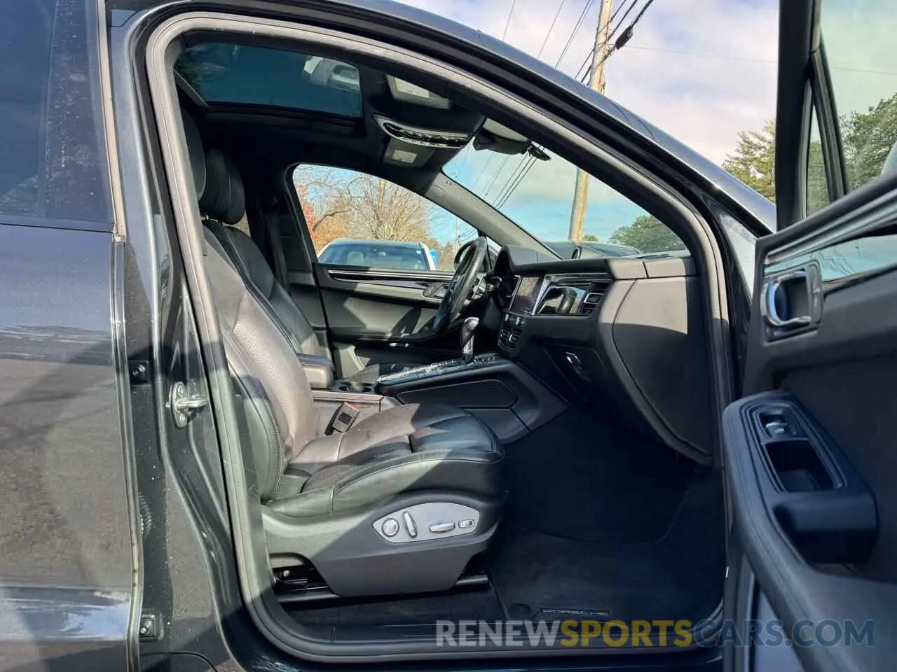 5 fotografías del automóvil dañado WP1AA2A59KLB05711 PORSCHE MACAN 2019