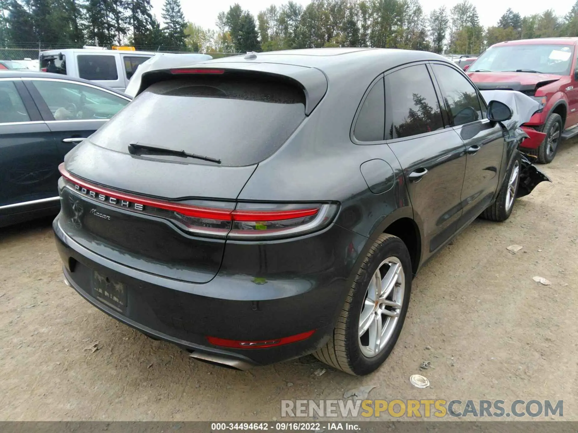 4 fotografías del automóvil dañado WP1AA2A5XKLB05491 PORSCHE MACAN 2019