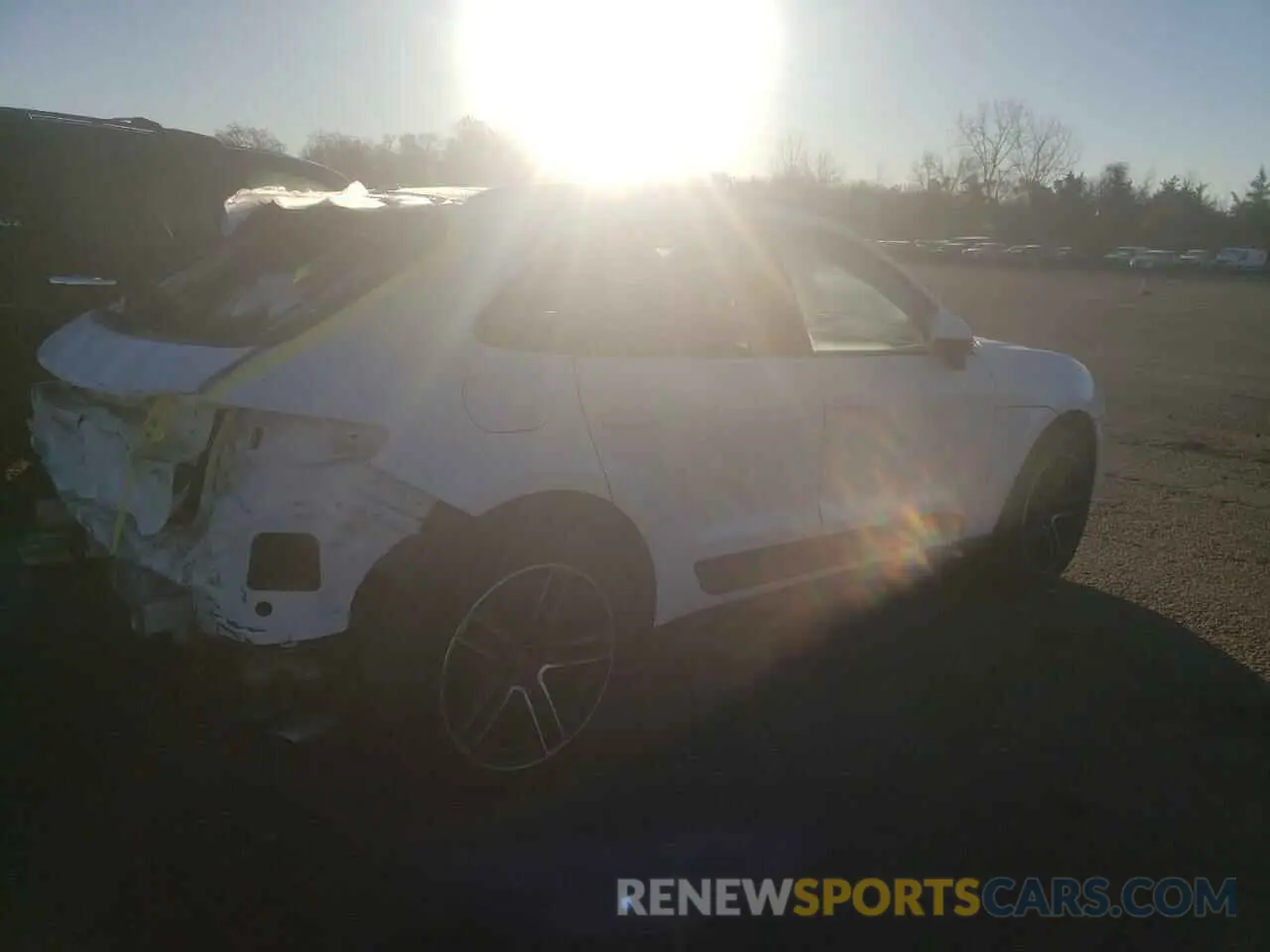 3 fotografías del automóvil dañado WP1AB2A53KLB33601 PORSCHE MACAN 2019