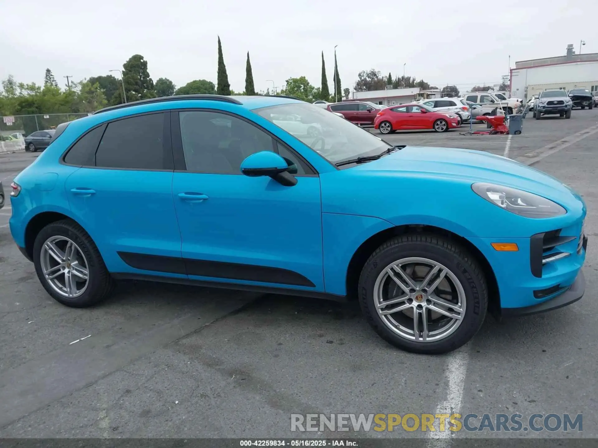13 fotografías del automóvil dañado WP1AA2A51MLB04460 PORSCHE MACAN 2021