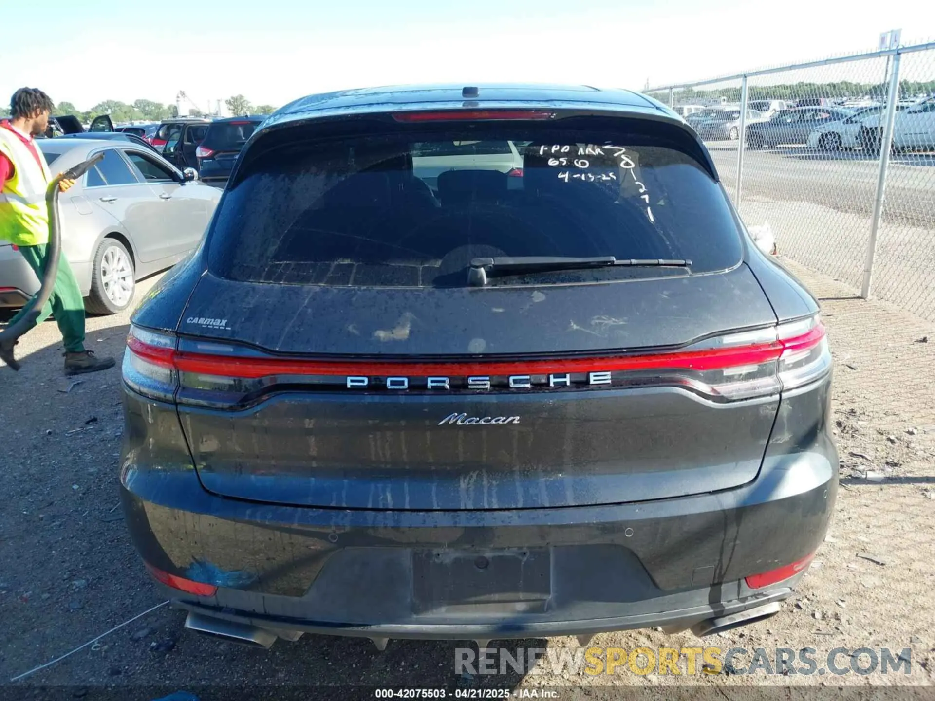16 fotografías del automóvil dañado WP1AA2A52MLB09795 PORSCHE MACAN 2021