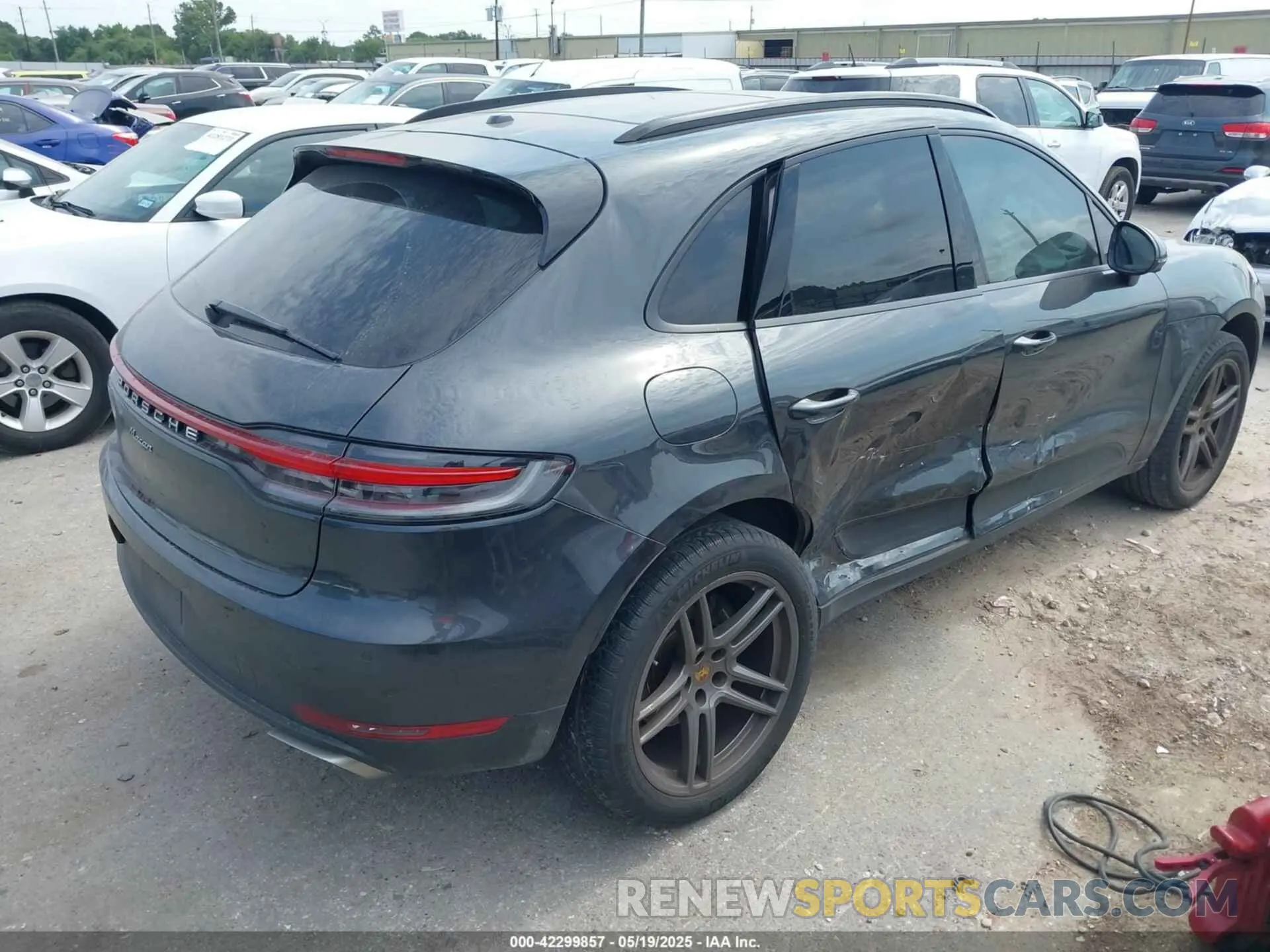 4 fotografías del automóvil dañado WP1AA2A55MLB07555 PORSCHE MACAN 2021