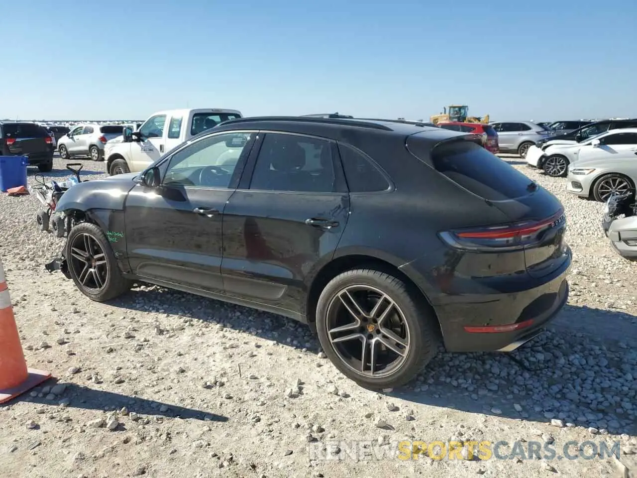 2 fotografías del automóvil dañado WP1AA2A5XMLB16400 PORSCHE MACAN 2021