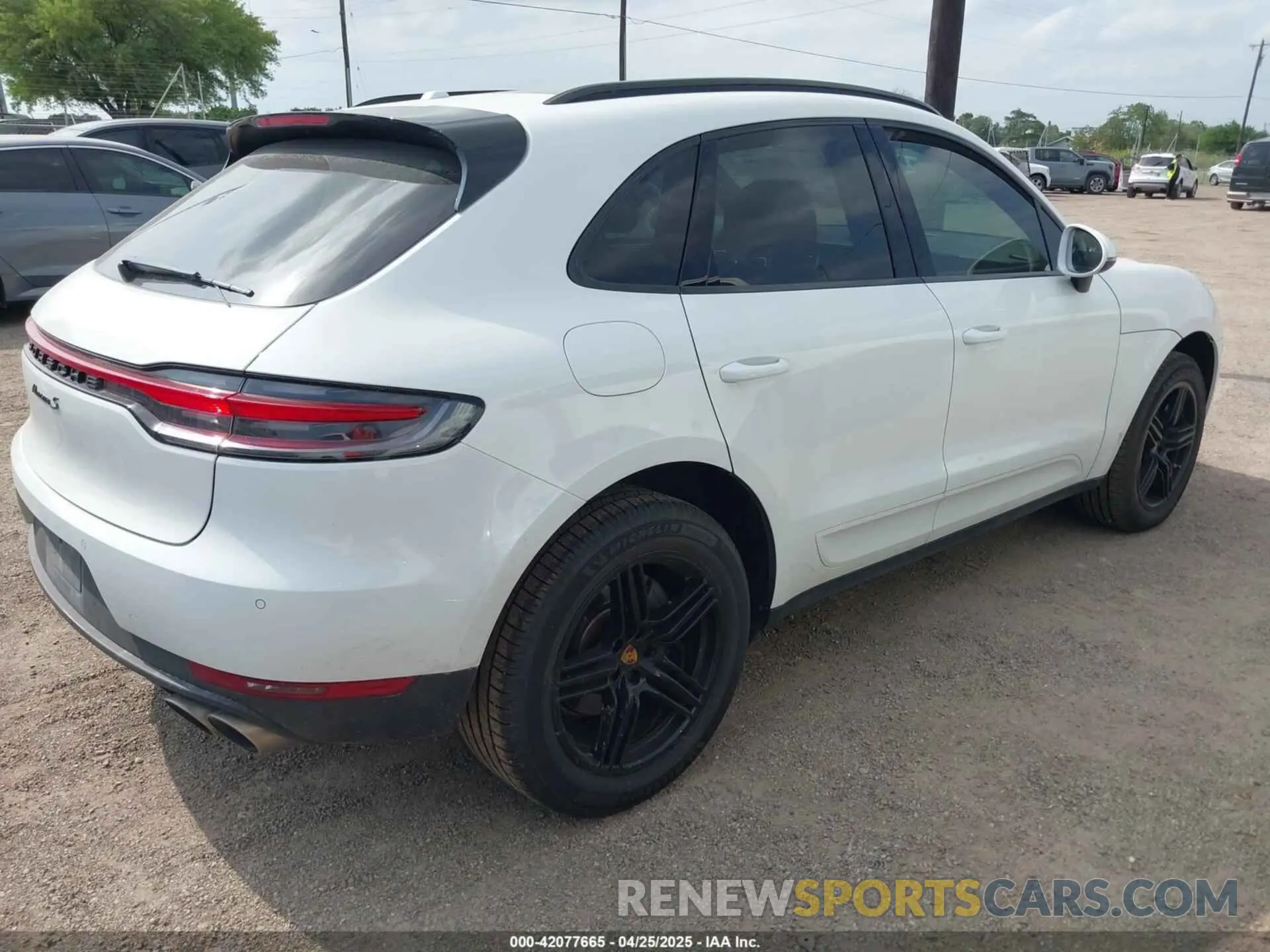 4 fotografías del automóvil dañado WP1AB2A53MLB37831 PORSCHE MACAN 2021