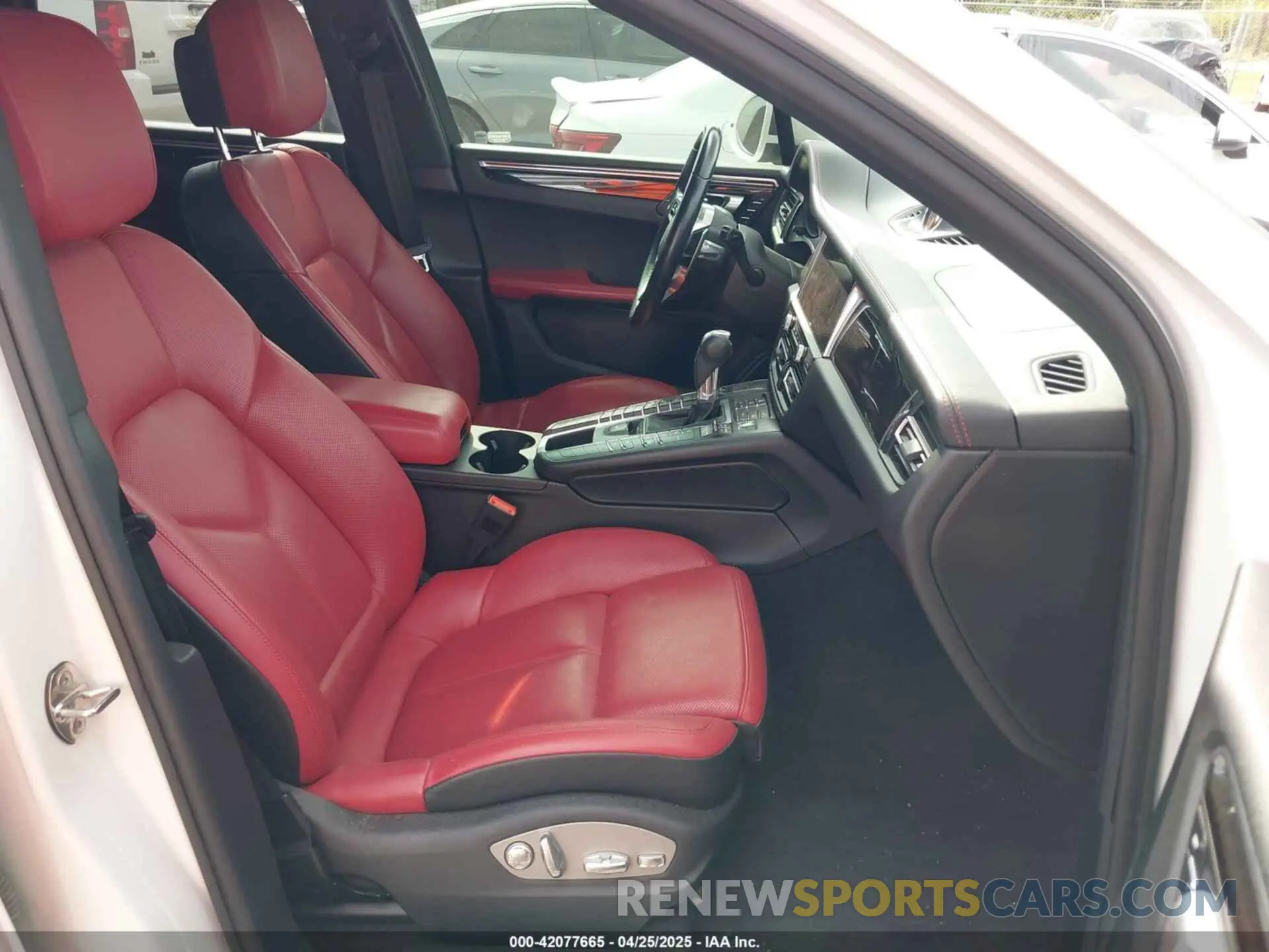 5 fotografías del automóvil dañado WP1AB2A53MLB37831 PORSCHE MACAN 2021