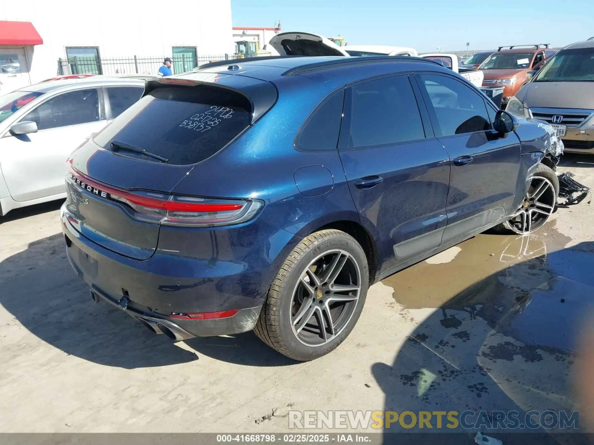 4 fotografías del automóvil dañado WP1AB2A53MLB38137 PORSCHE MACAN 2021