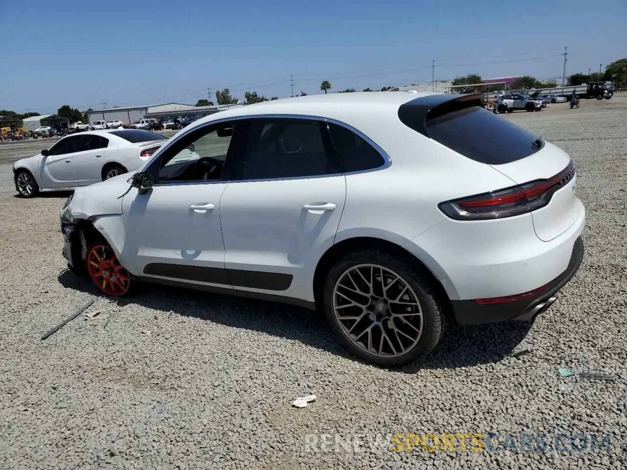 2 fotografías del automóvil dañado WP1AB2A59MLB30124 PORSCHE MACAN 2021