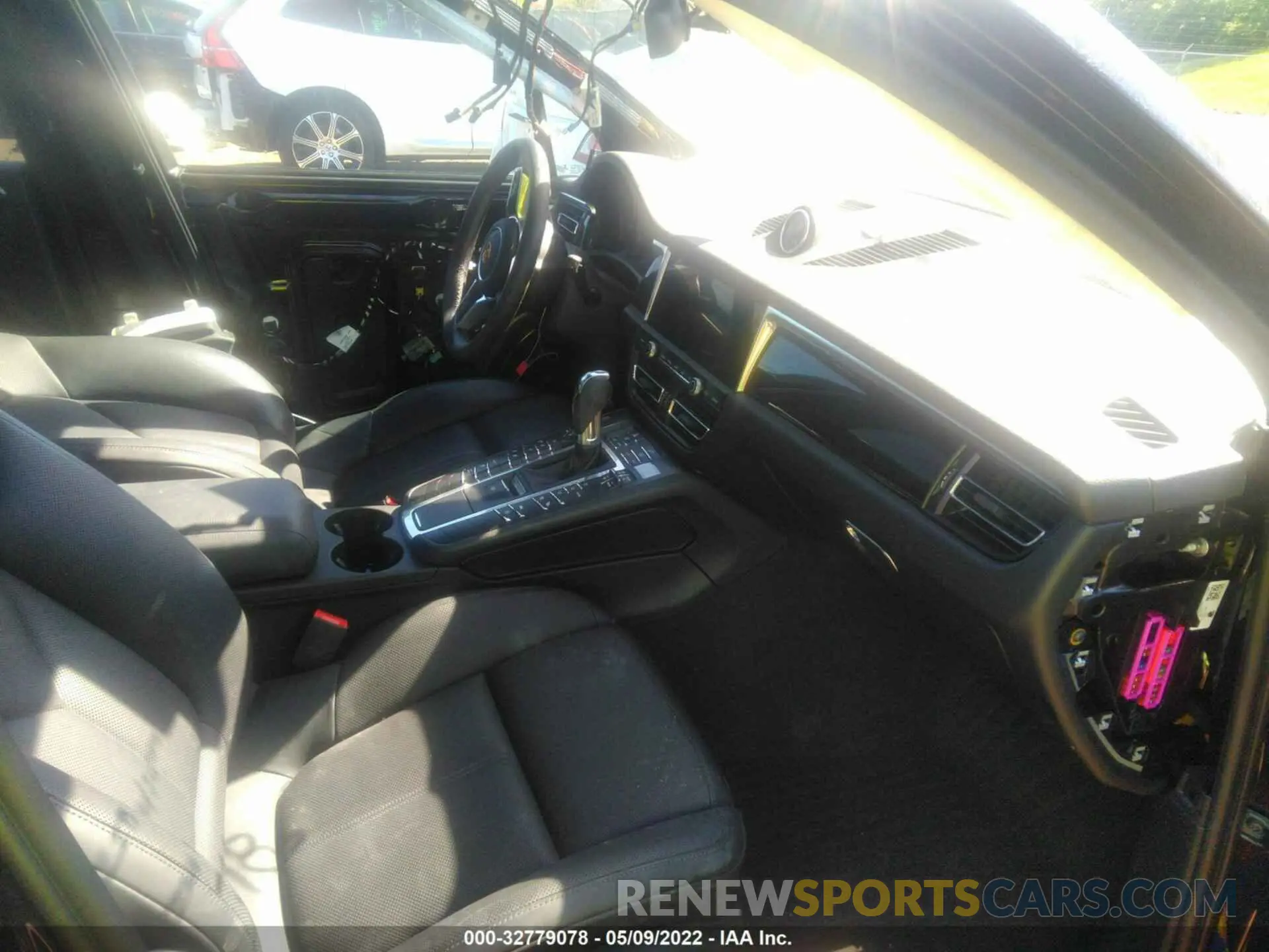 5 fotografías del automóvil dañado WP1AB2A59MLB30852 PORSCHE MACAN 2021