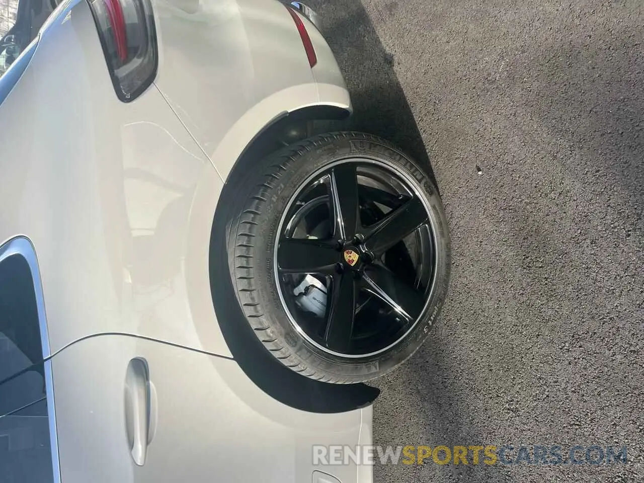 4 fotografías del automóvil dañado WP1AF2A57MLB605XX PORSCHE MACAN 2021