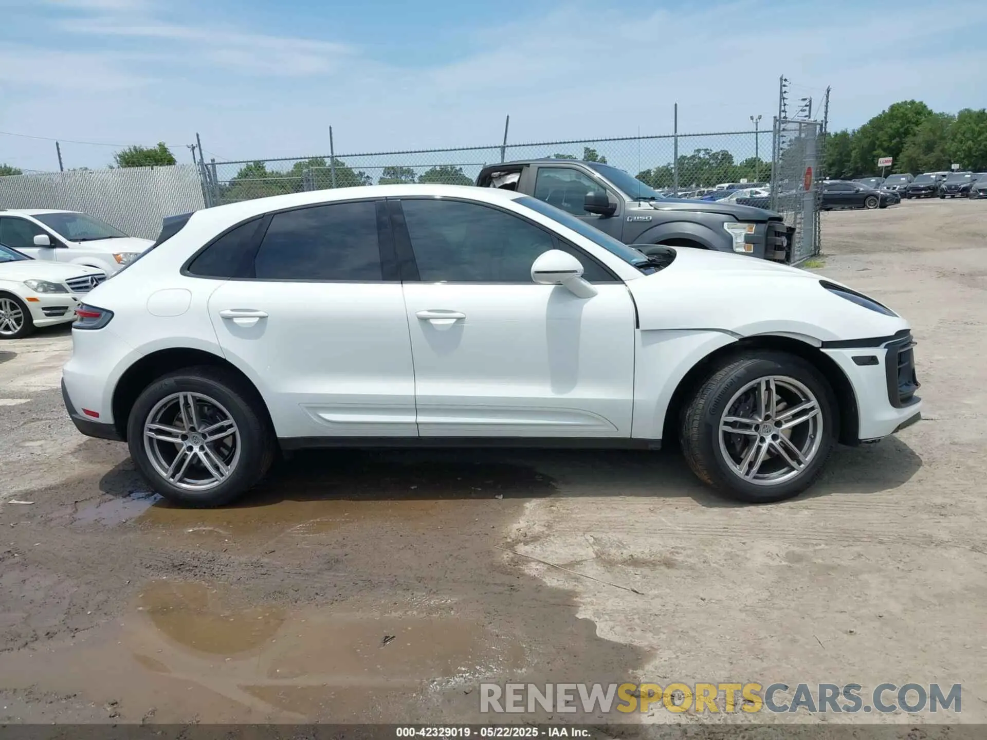 13 fotografías del automóvil dañado WP1AA2A54NLB07869 PORSCHE MACAN 2022