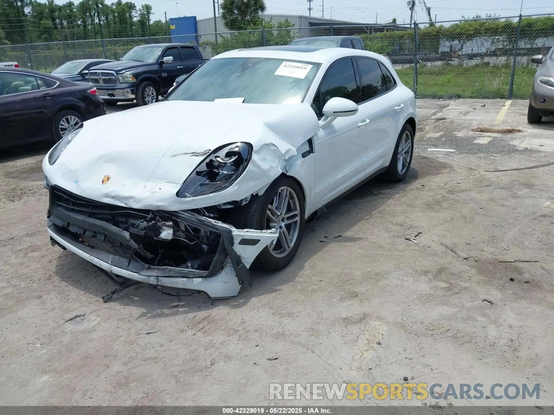 2 fotografías del automóvil dañado WP1AA2A54NLB07869 PORSCHE MACAN 2022