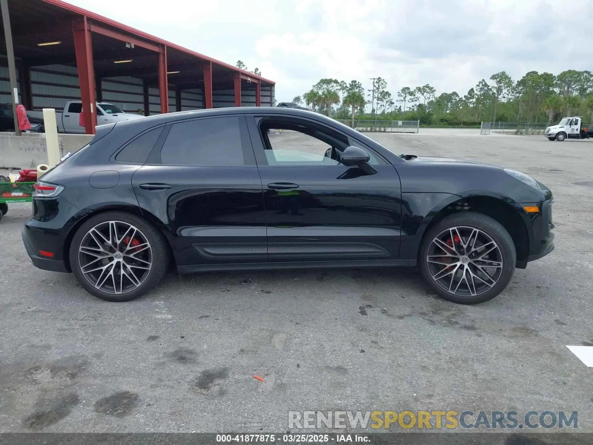 14 fotografías del automóvil dañado WP1AA2A54NLB11632 PORSCHE MACAN 2022