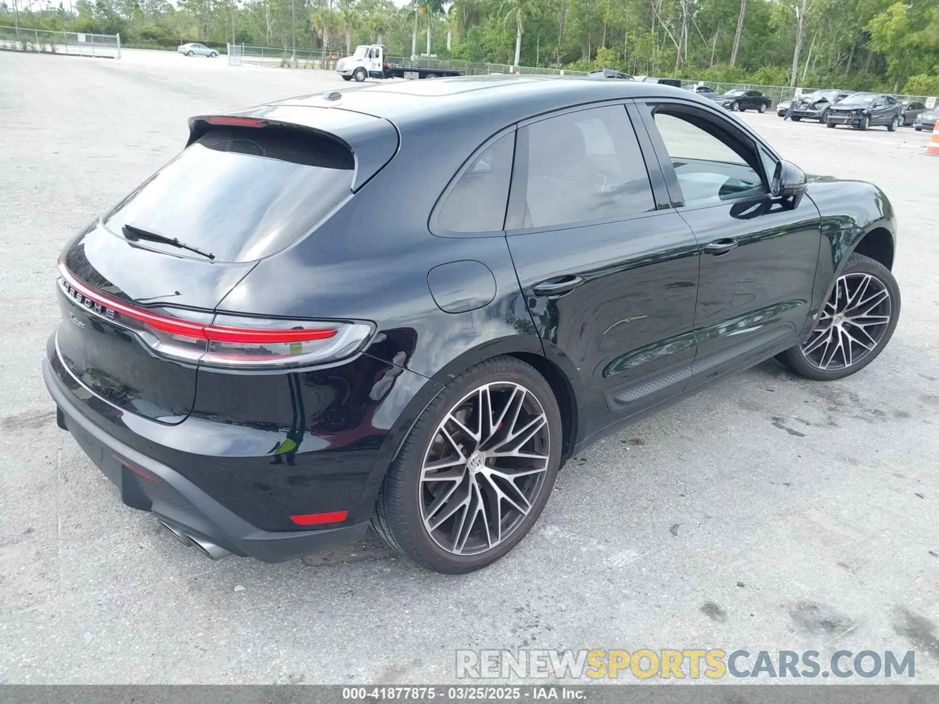 4 fotografías del automóvil dañado WP1AA2A54NLB11632 PORSCHE MACAN 2022