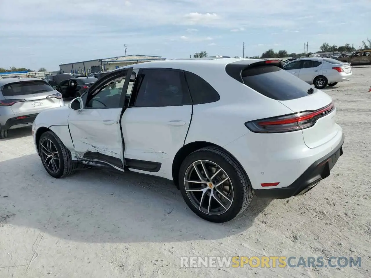 2 fotografías del automóvil dañado WP1AA2A56NLB08618 PORSCHE MACAN 2022