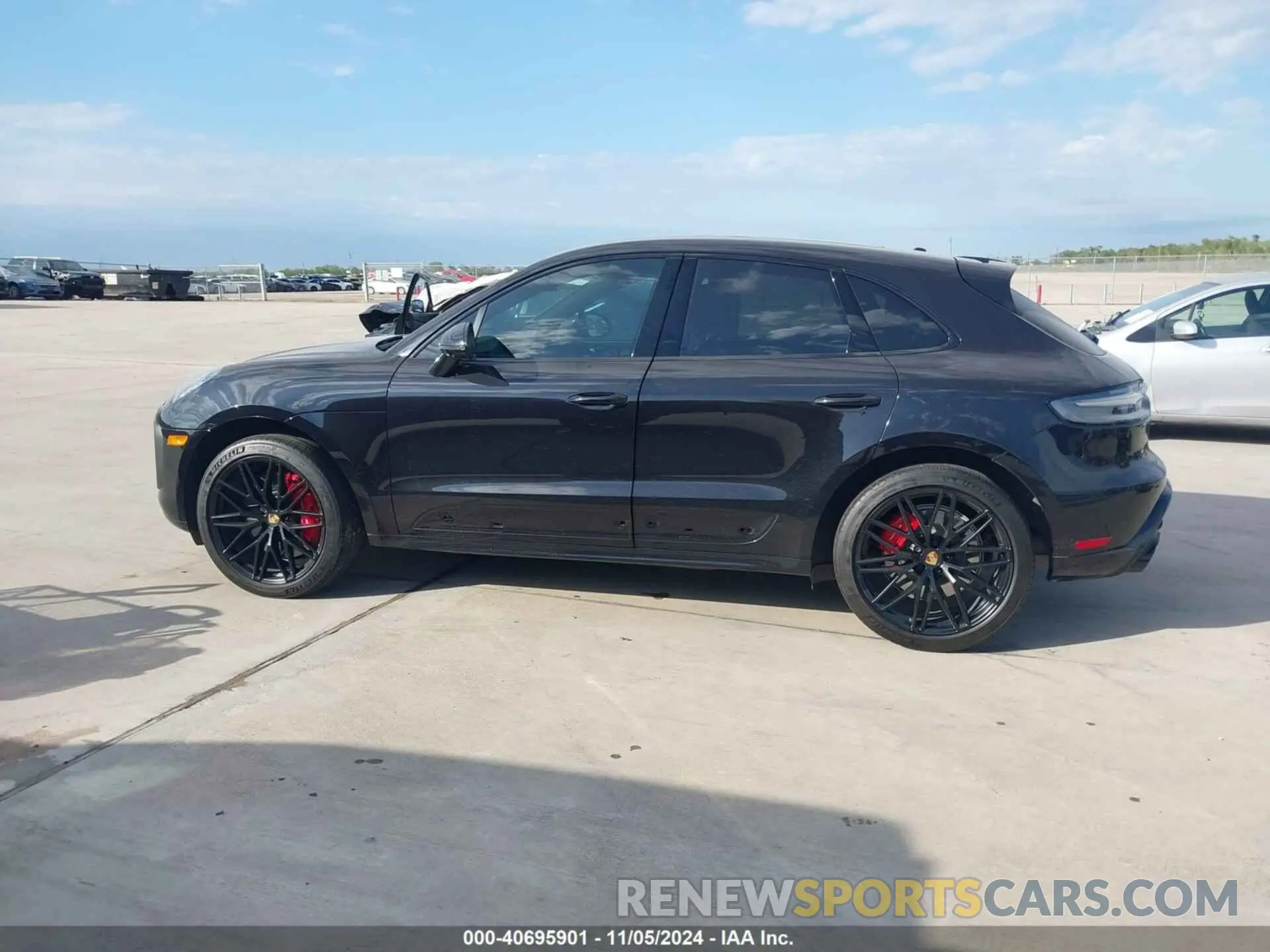 14 fotografías del automóvil dañado WP1AF2A52NLB32416 PORSCHE MACAN 2022