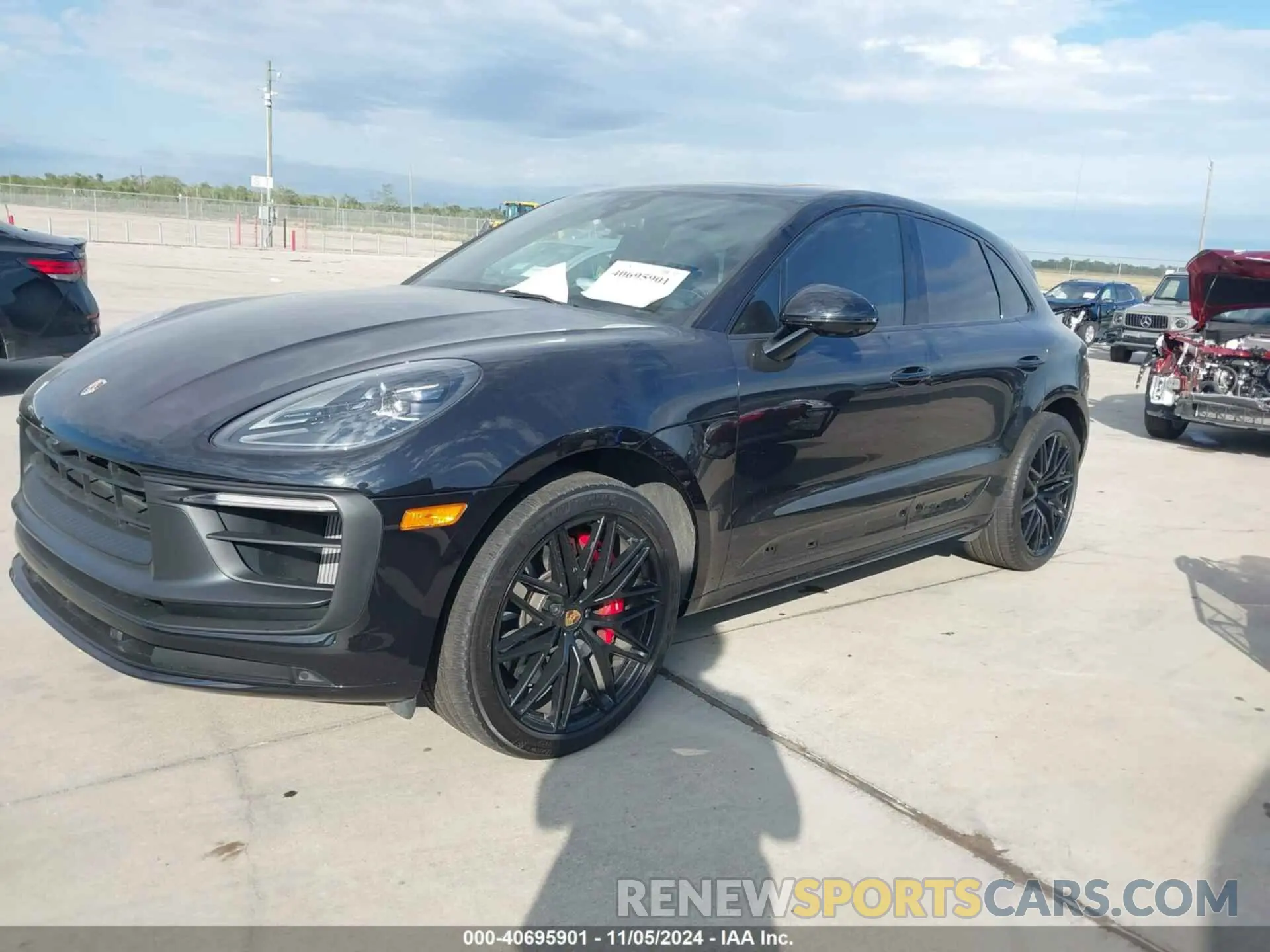 2 fotografías del automóvil dañado WP1AF2A52NLB32416 PORSCHE MACAN 2022
