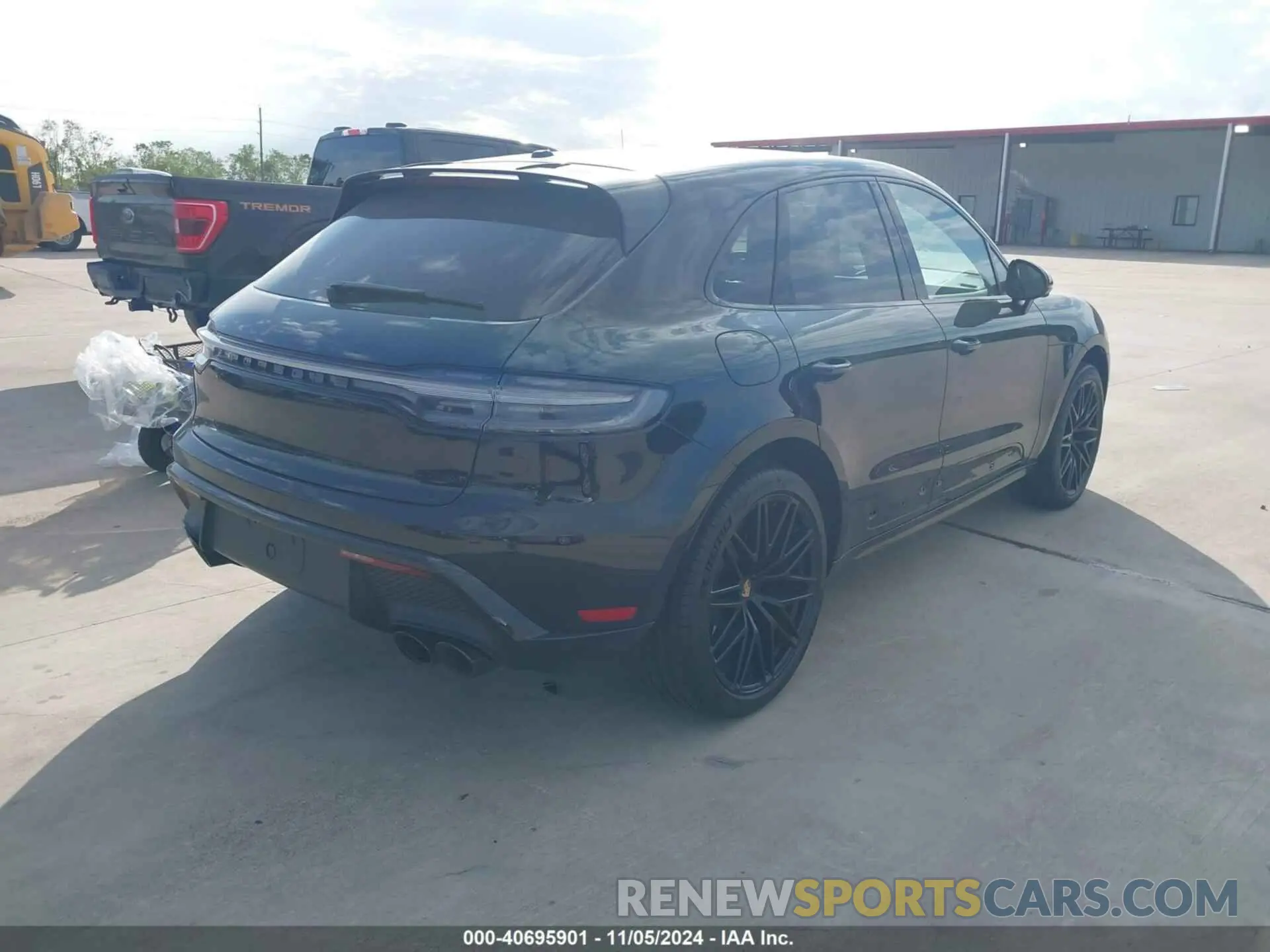 4 fotografías del automóvil dañado WP1AF2A52NLB32416 PORSCHE MACAN 2022