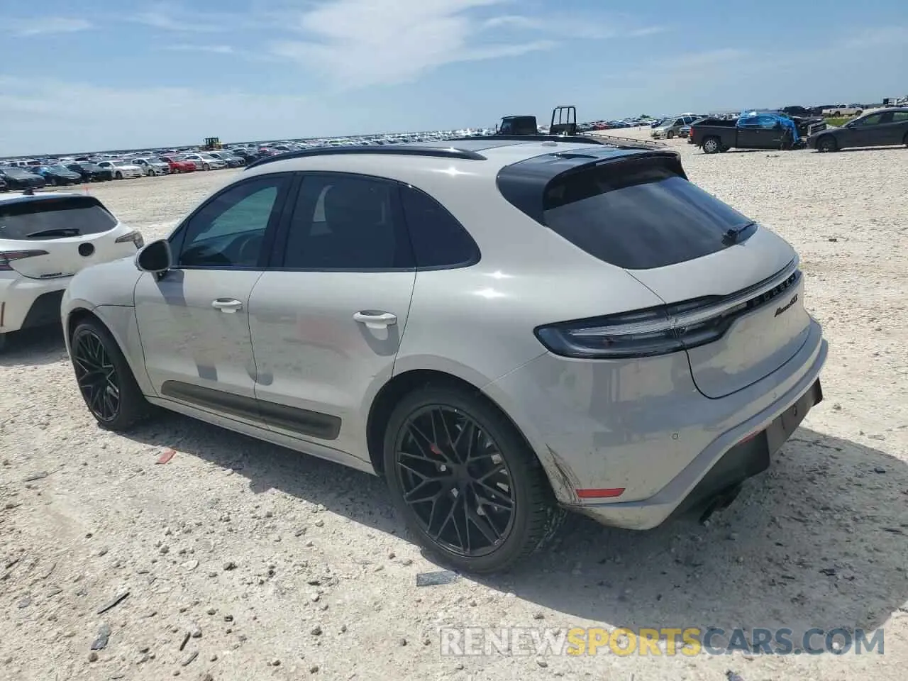 2 fotografías del automóvil dañado WP1AF2A56NLB31575 PORSCHE MACAN 2022