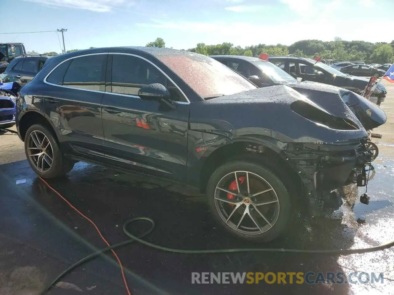 4 fotografías del automóvil dañado WP1AG2A52NLB23745 PORSCHE MACAN 2022