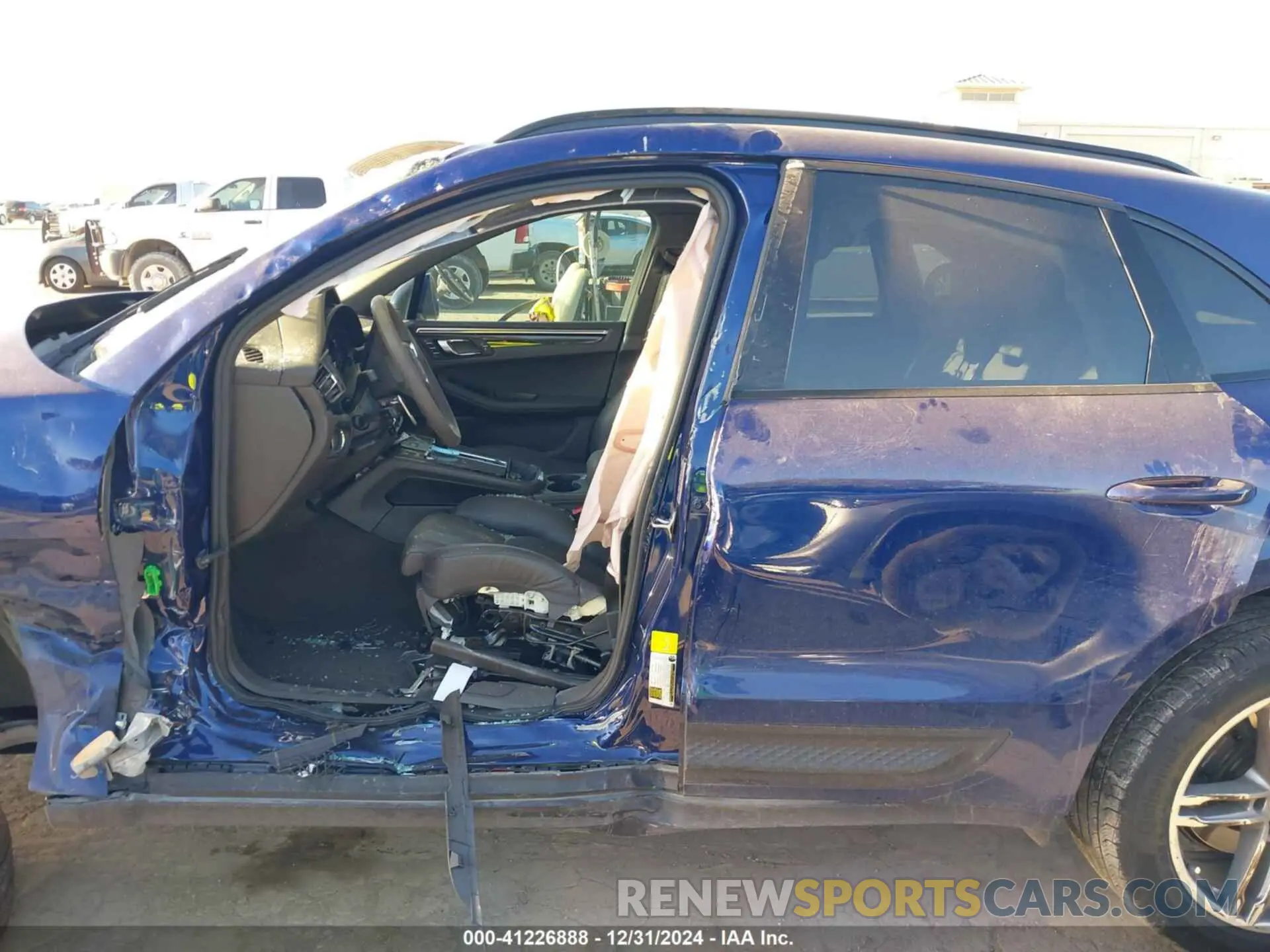14 fotografías del automóvil dañado WP1AA2A50PLB02901 PORSCHE MACAN 2023