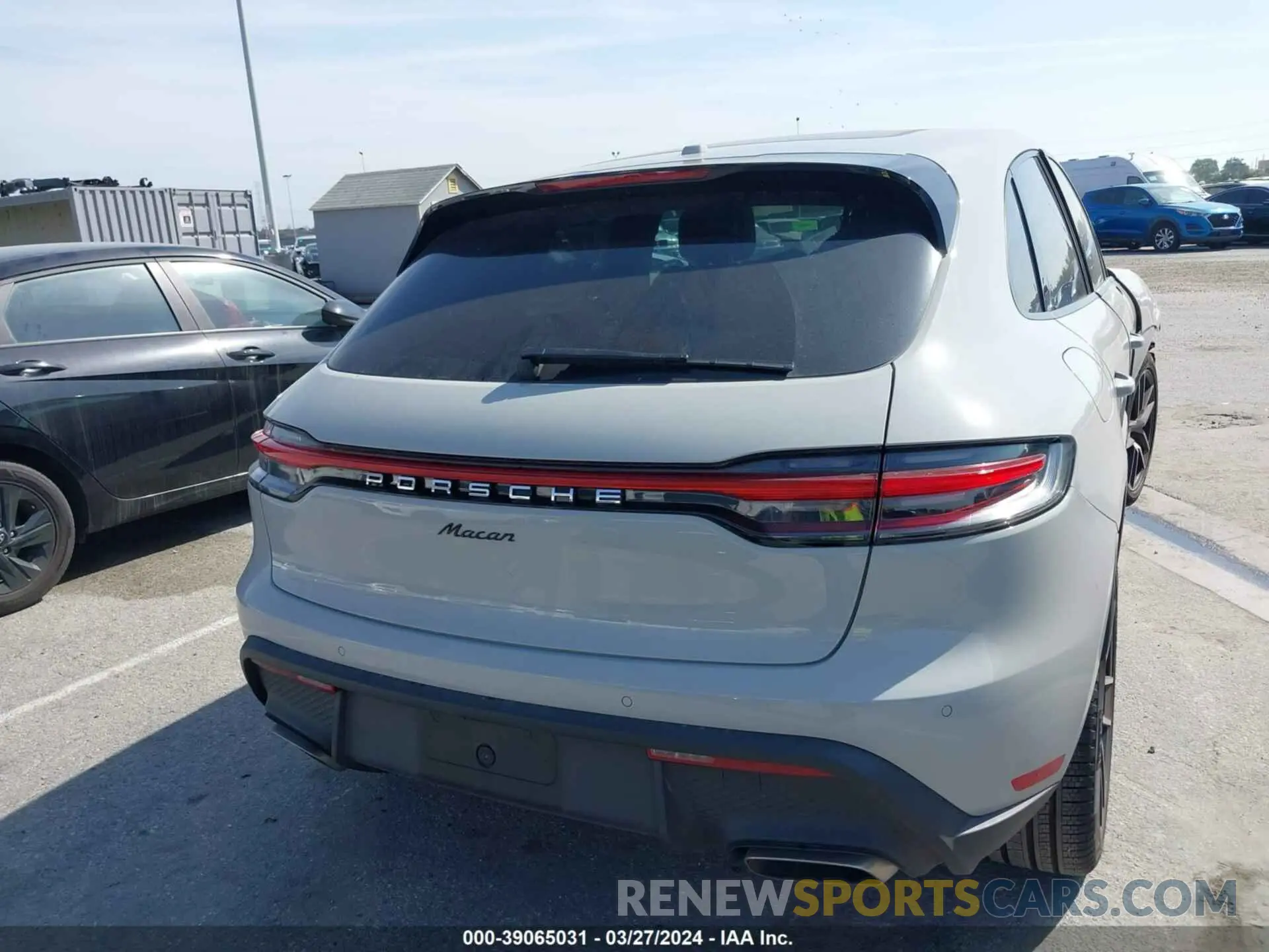 16 fotografías del automóvil dañado WP1AA2A50PLB11260 PORSCHE MACAN 2023