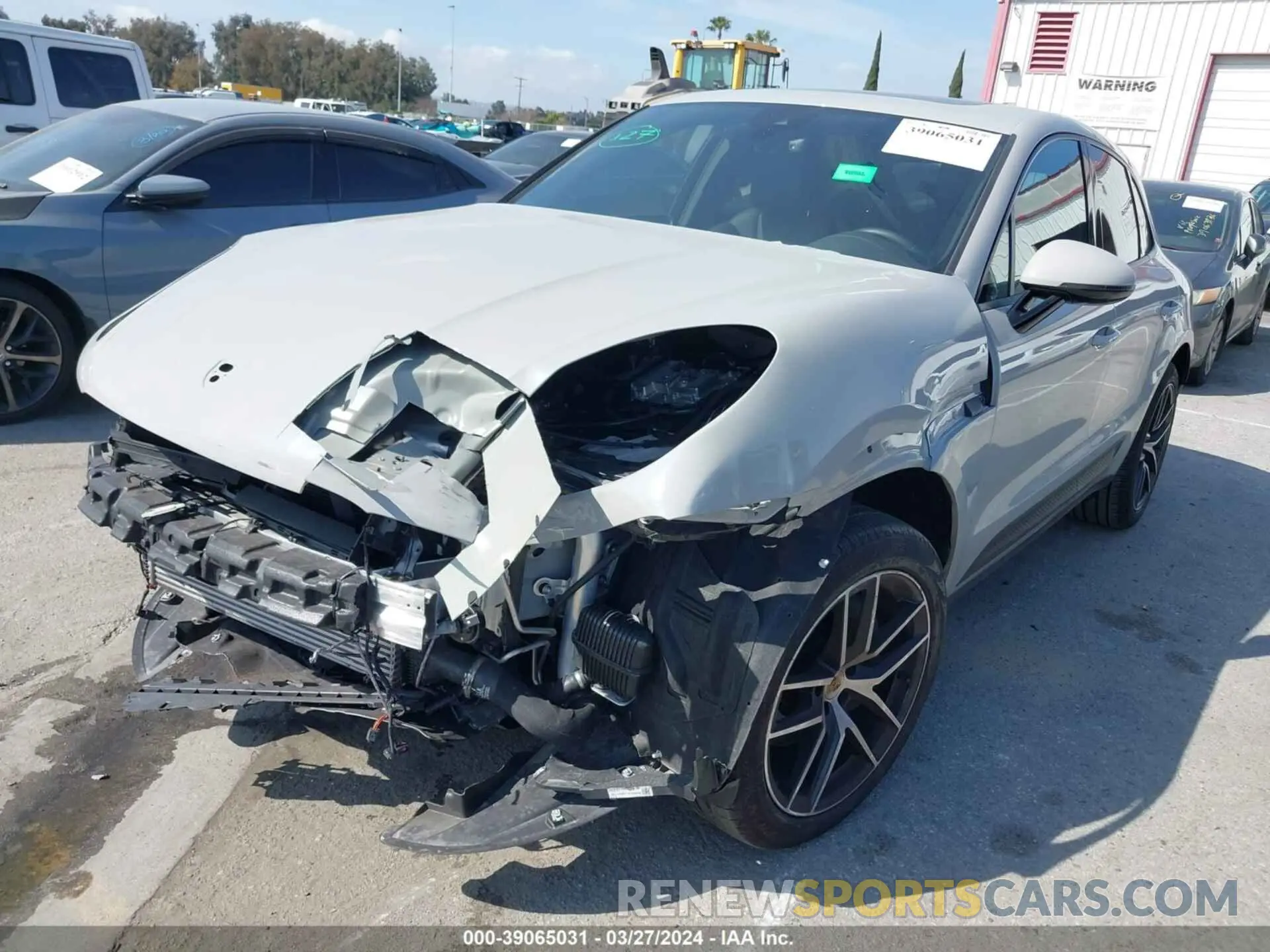 2 fotografías del automóvil dañado WP1AA2A50PLB11260 PORSCHE MACAN 2023