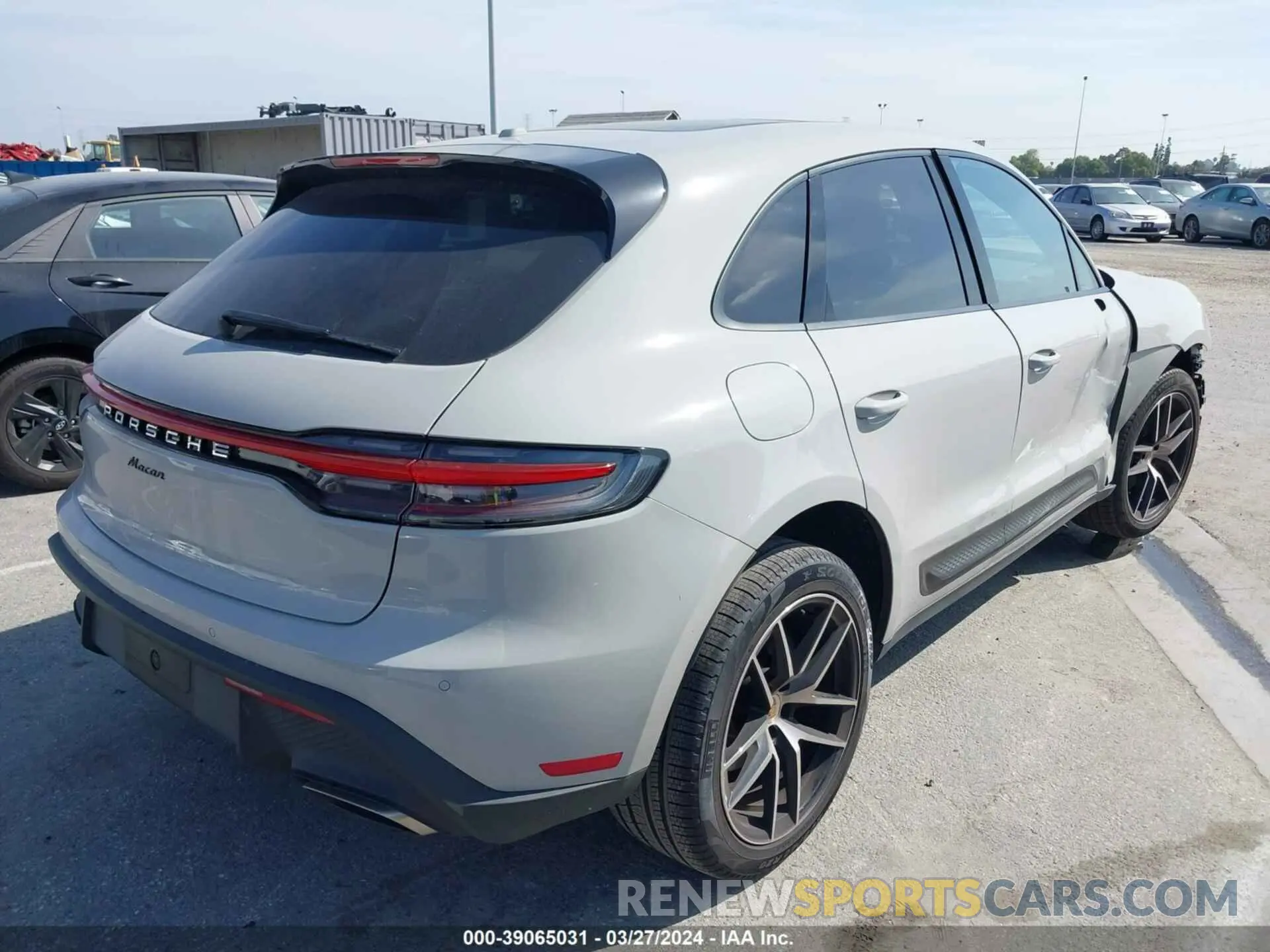4 fotografías del automóvil dañado WP1AA2A50PLB11260 PORSCHE MACAN 2023