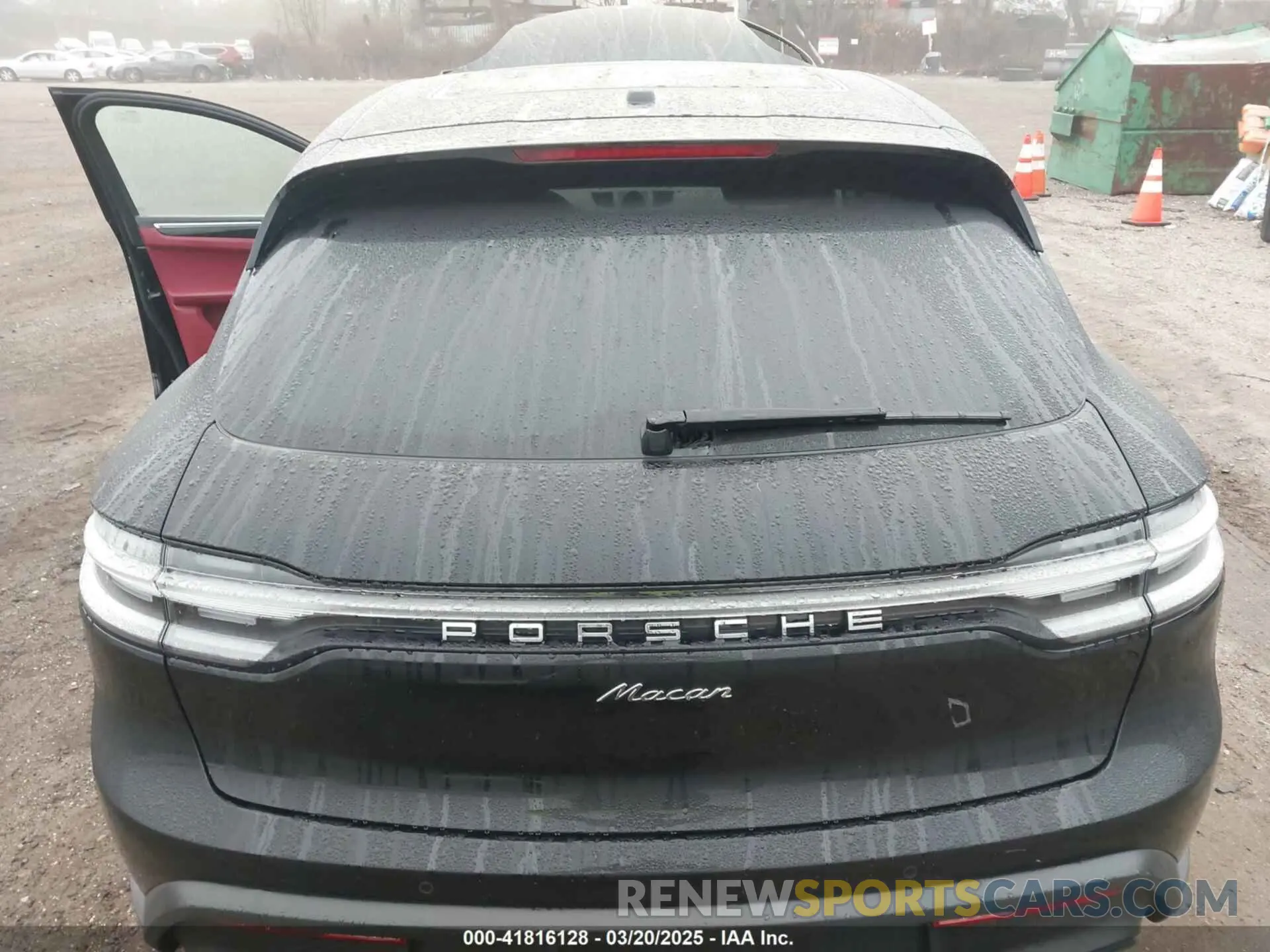 16 fotografías del automóvil dañado WP1AA2A52PLB09848 PORSCHE MACAN 2023