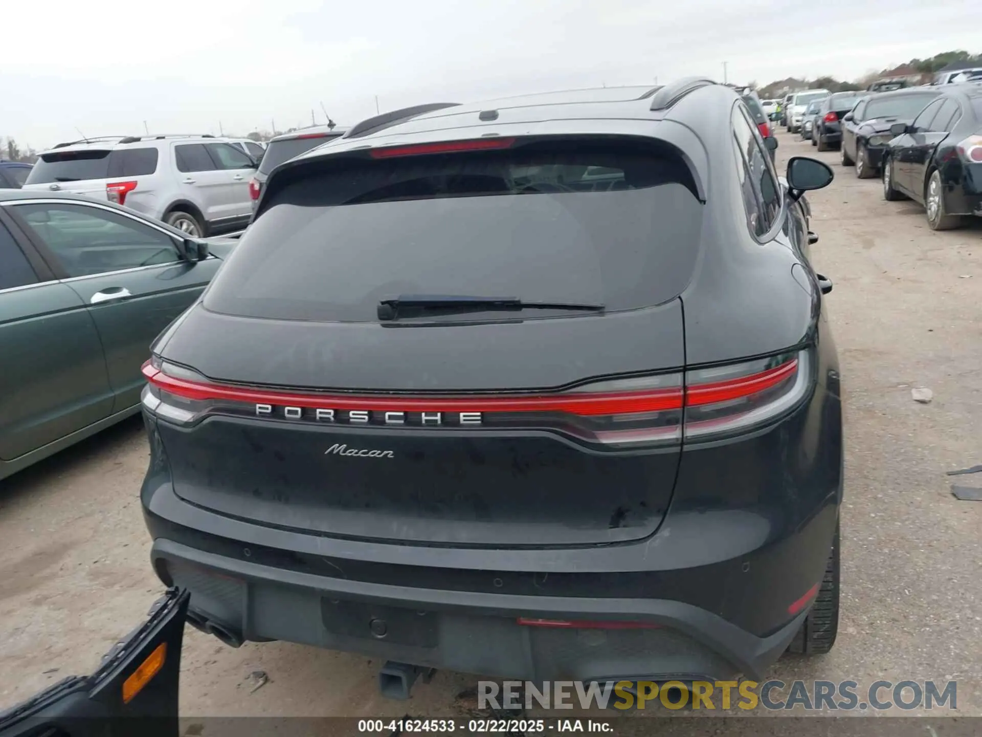 17 fotografías del automóvil dañado WP1AA2A54PLB16364 PORSCHE MACAN 2023