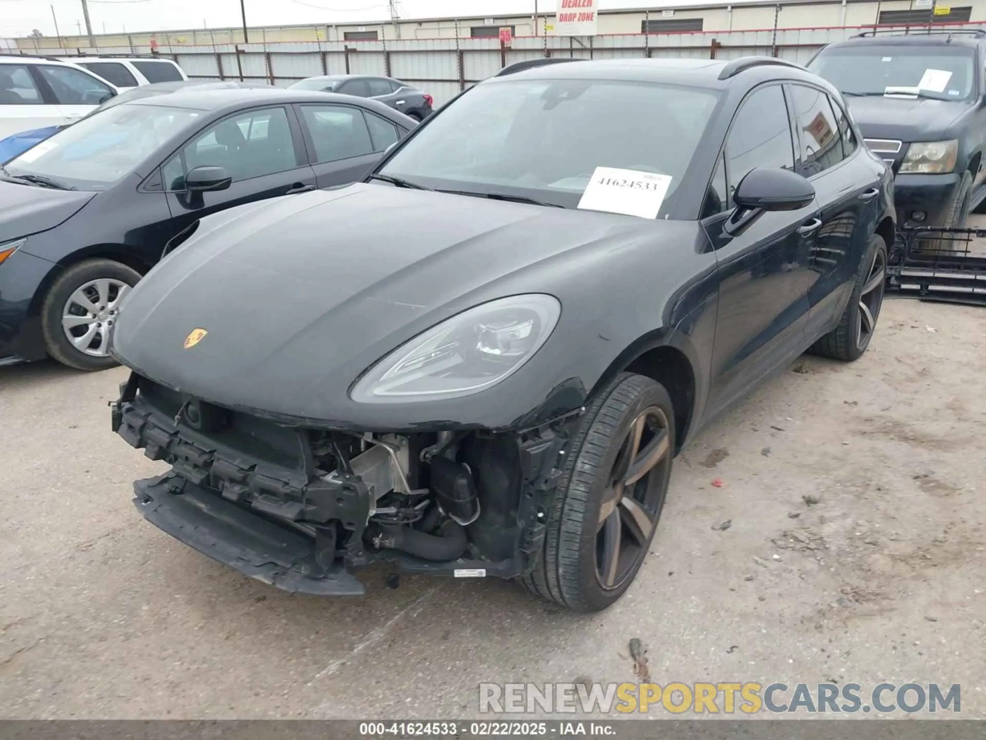 2 fotografías del automóvil dañado WP1AA2A54PLB16364 PORSCHE MACAN 2023
